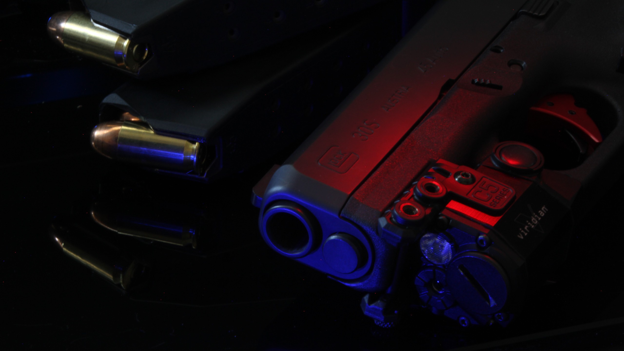 Gun Pistol Glock 2560x1440