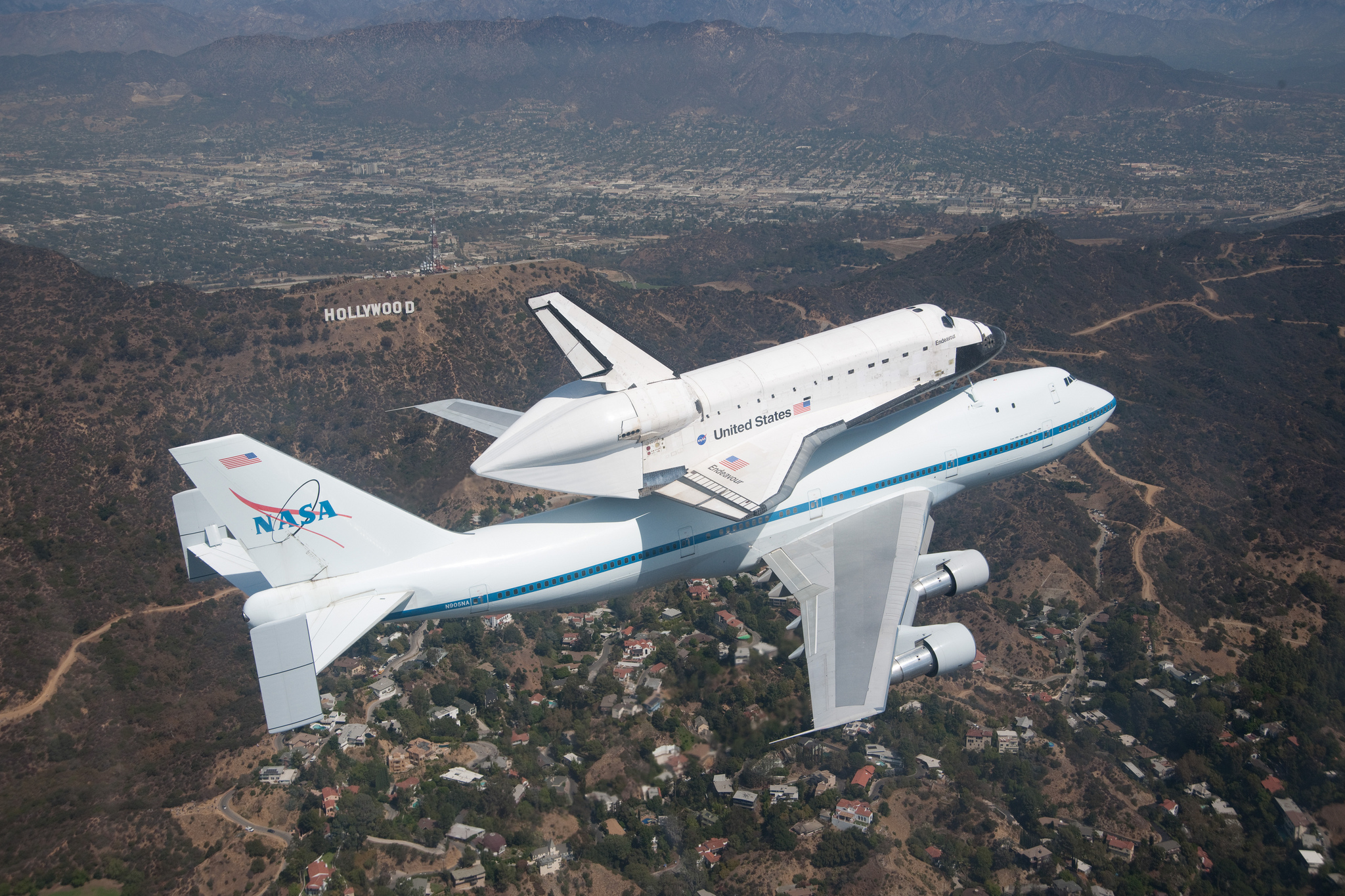 Shuttle Airplane NASA Hollywood Hills Space Shuttle 2048x1365
