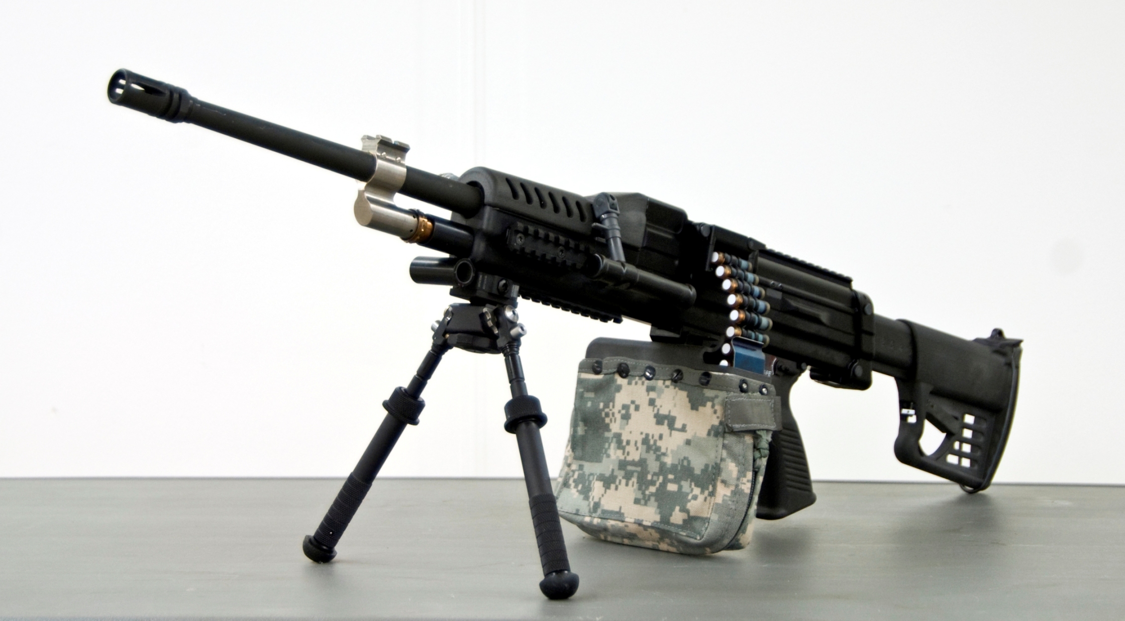 Weapons Machine Gun 2261x1248