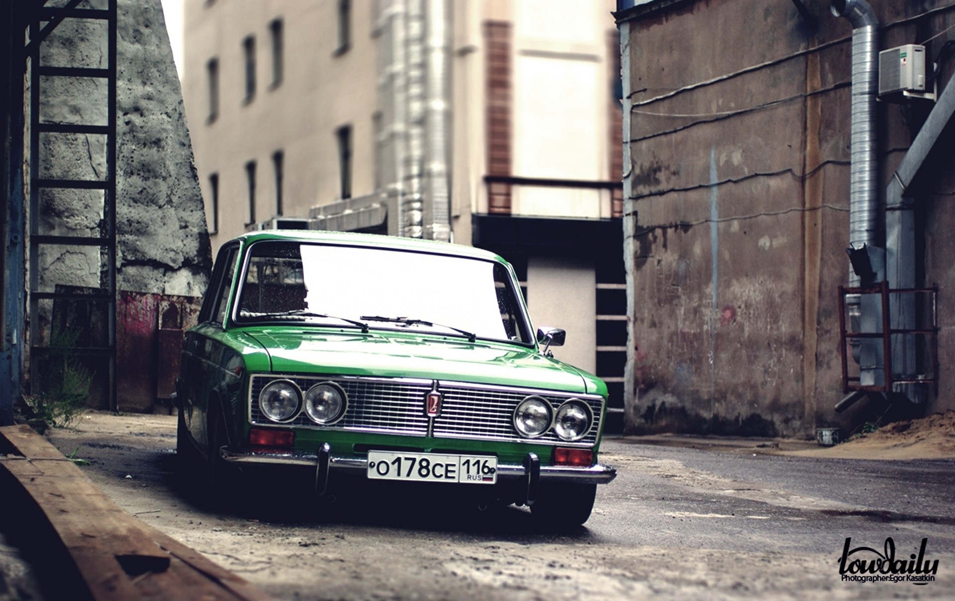 Car Old Car Russian Cars LADA VAZ LADA 2106 VAZ 2106 Lada 1500 Green Car Green Cars Alleyway 1920x1210