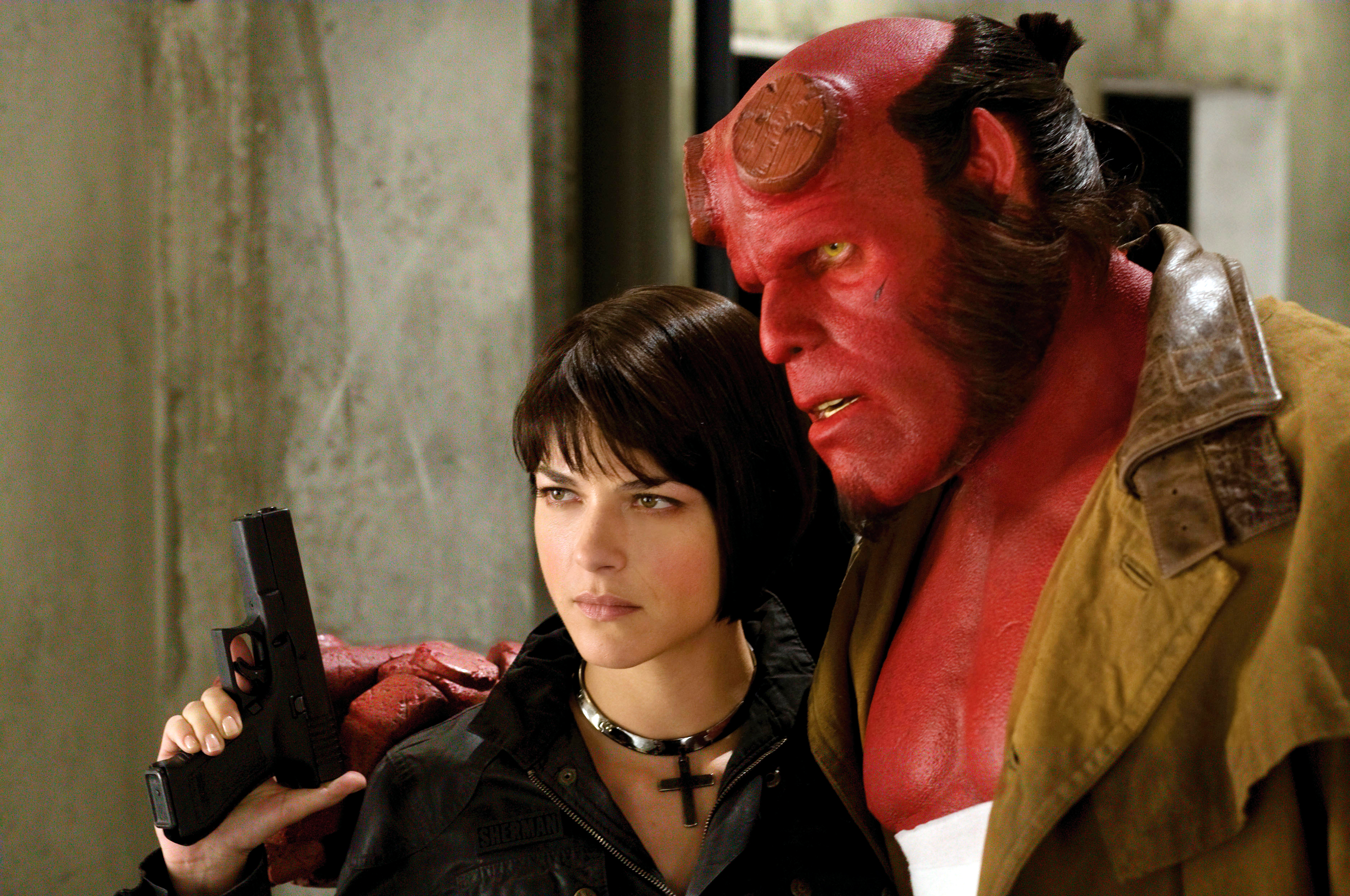 Ron Perlman Selma Blair 3750x2490