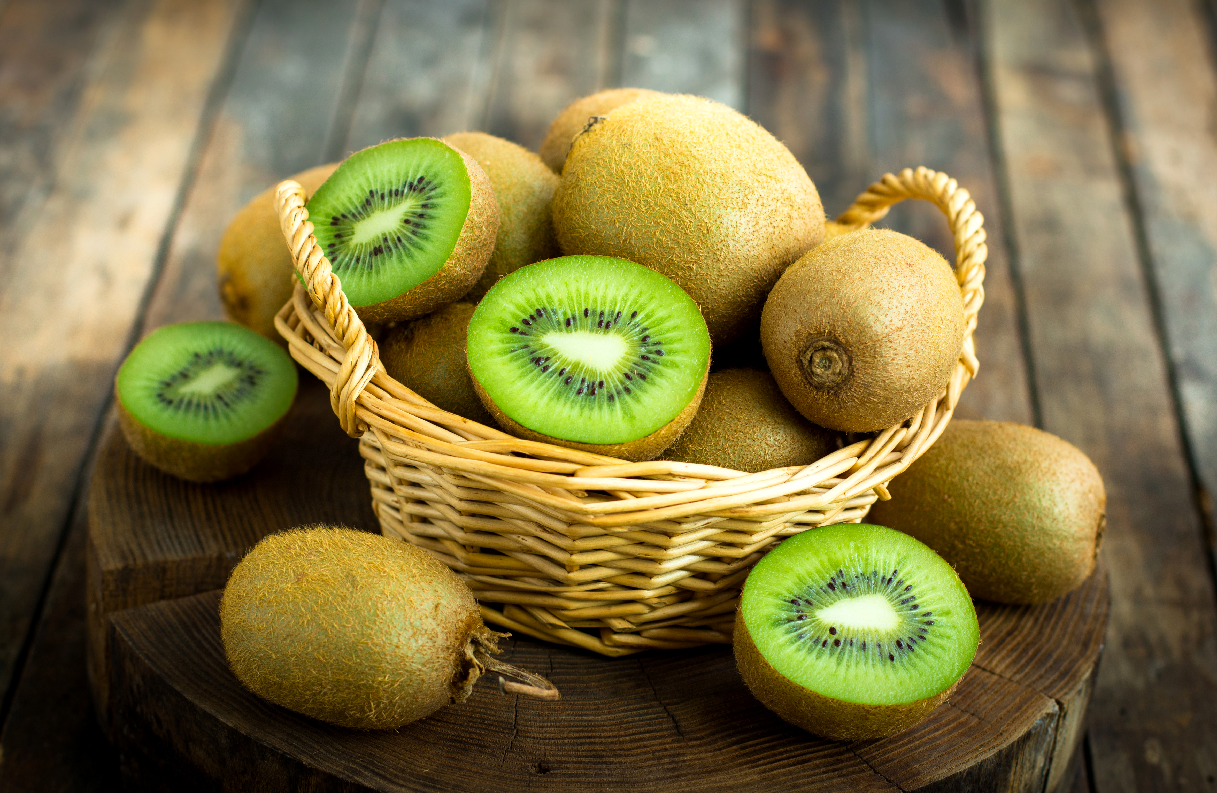 Kiwi Fruit Basket 4710x3069