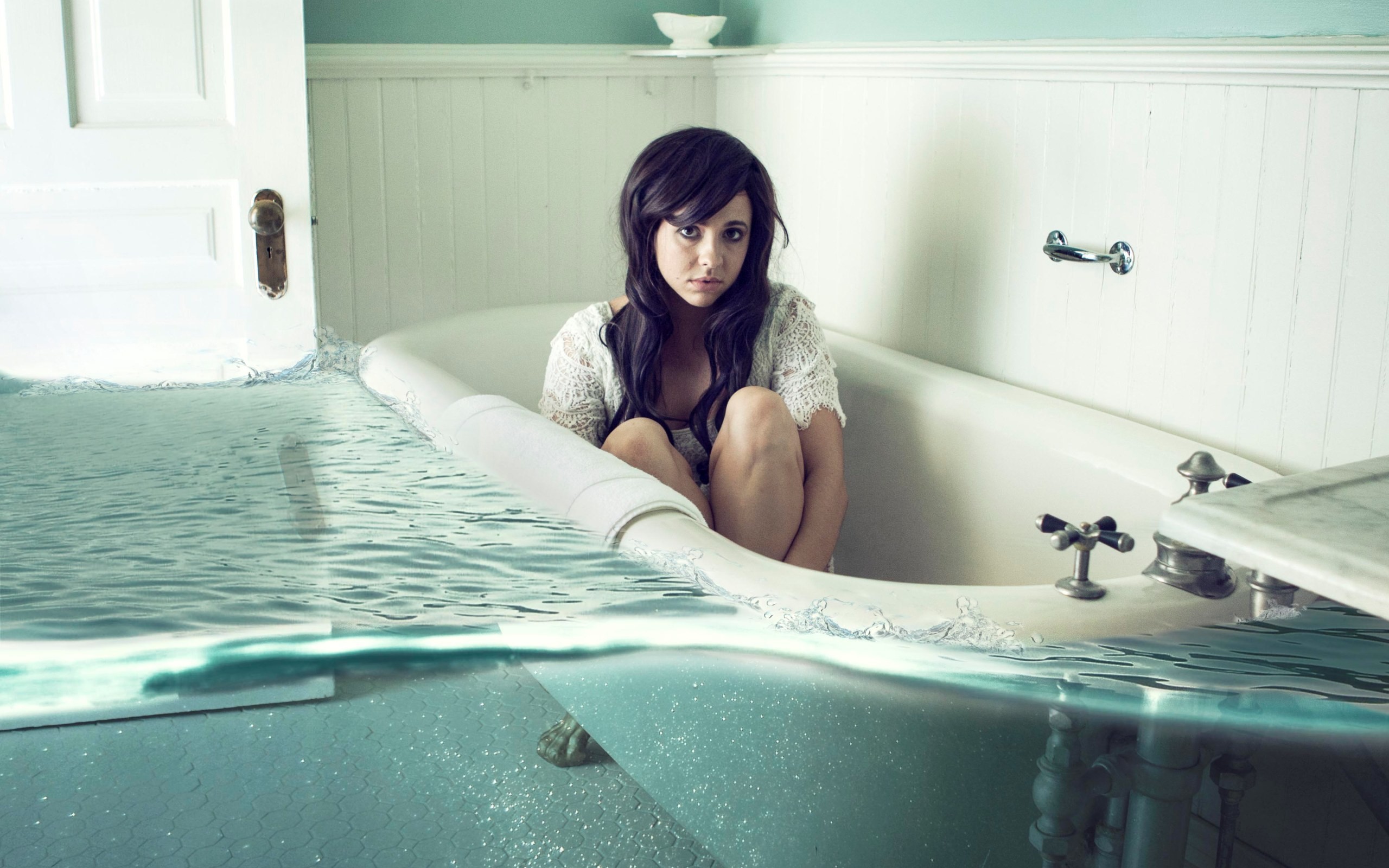 Women Photo Manipulation Bathtub Water Inverted Underwater Bubbles Black Hair Turquoise 2560x1600