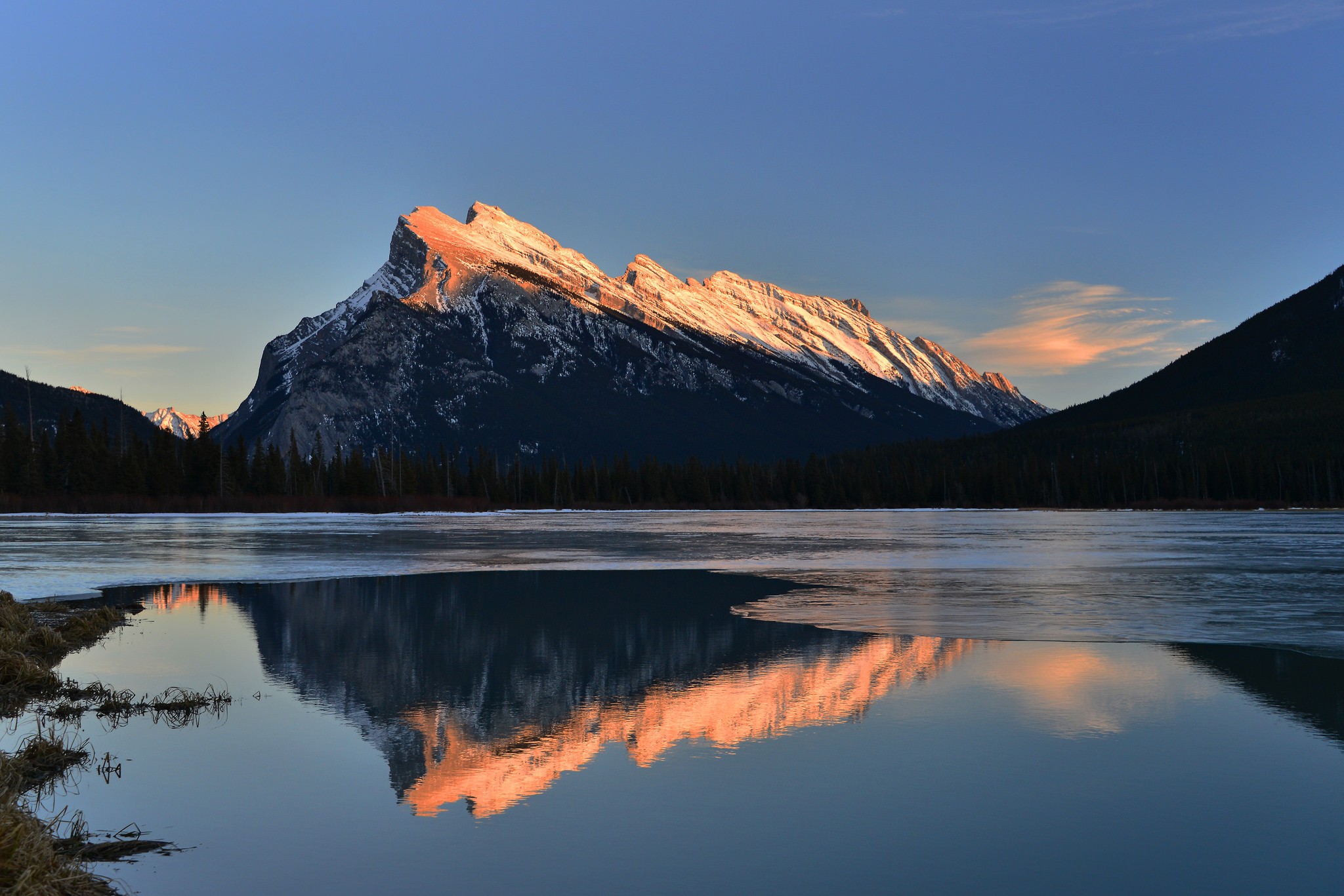 Banff National Park Banff Canada Nature Landscape Sunlight Water Reflection Mountains Calm 2048x1367