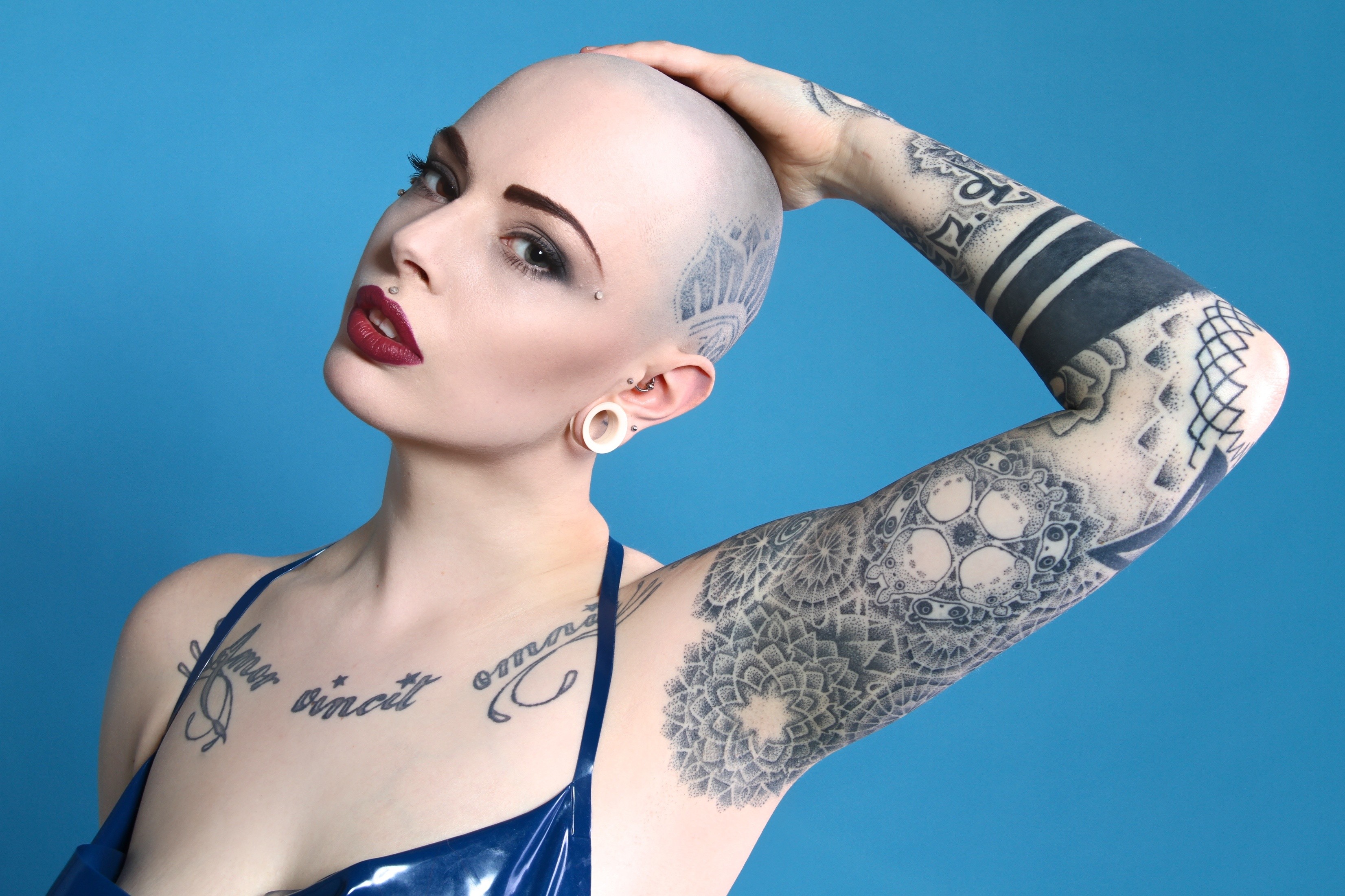 Women Armpits Hands On Head Tattoo Blue Background Bald Head Model Hair Helene Atsuko 3304x2202
