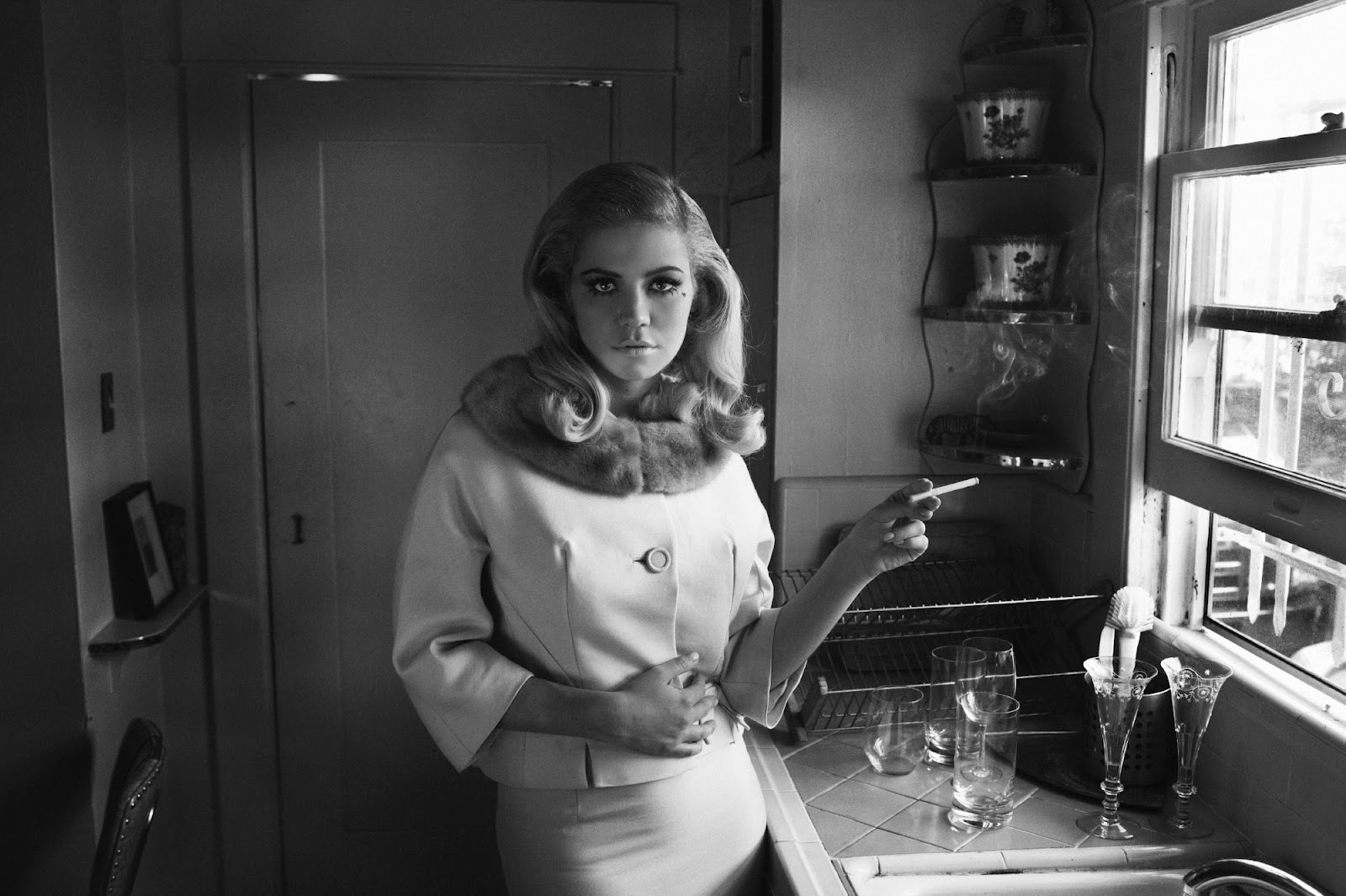 Marina And The Diamonds Women Smoking Blonde Caucasian Kitchen Cigarettes Monochrome 1600x1066