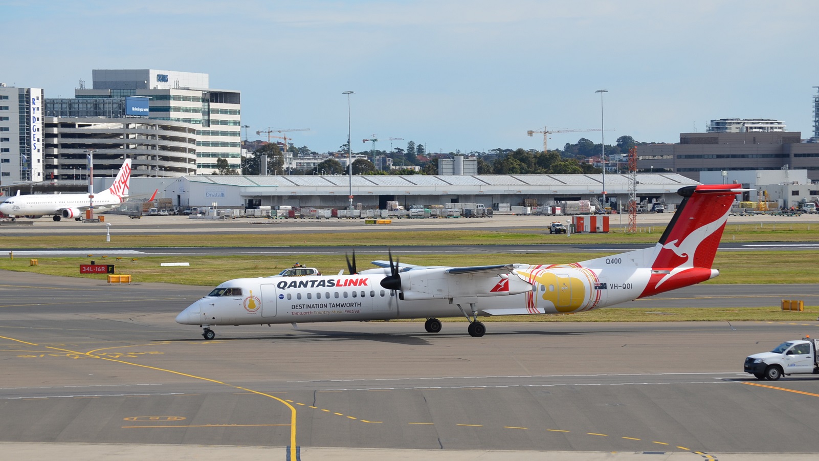 Vehicle Aircraft Qantas Airplane Bombardier Q402 Qantaslink Dash 8 1601x901