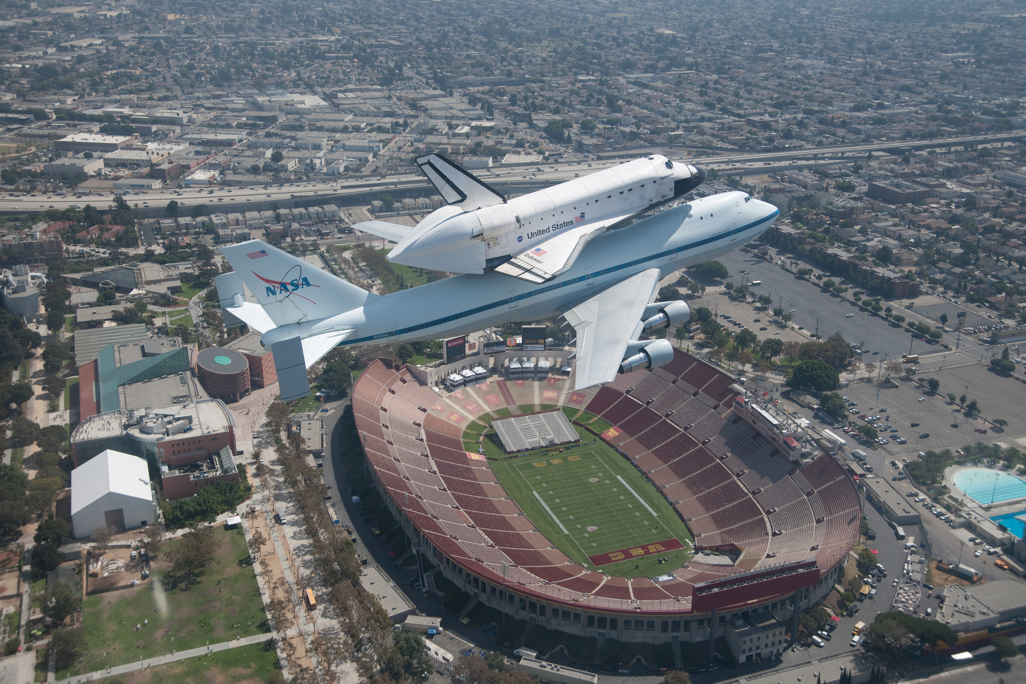 Shuttle Airplane NASA Los Angeles Stadium Space Shuttle 2048x1365