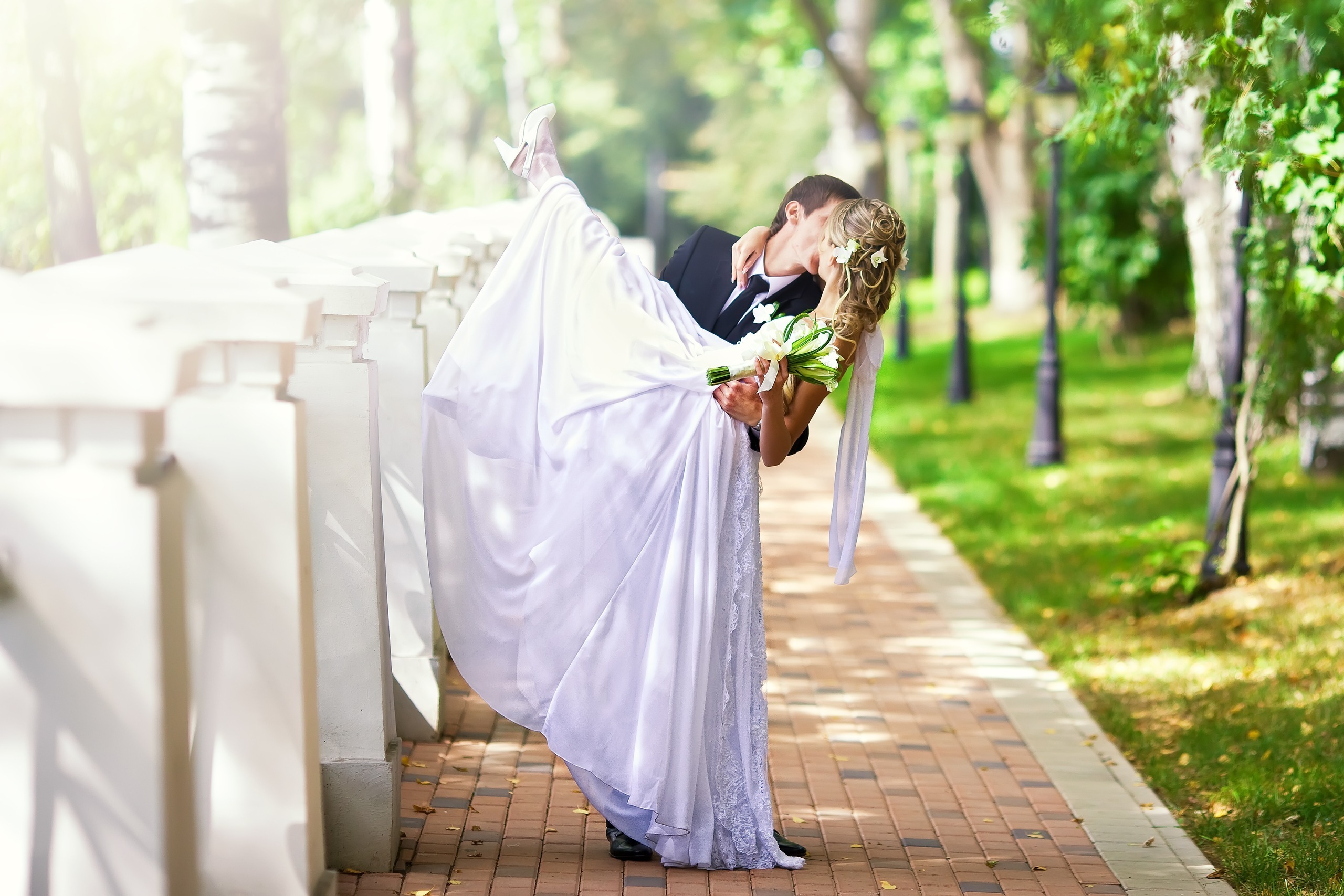 Groom Love Mood Romantic Wedding 2560x1707