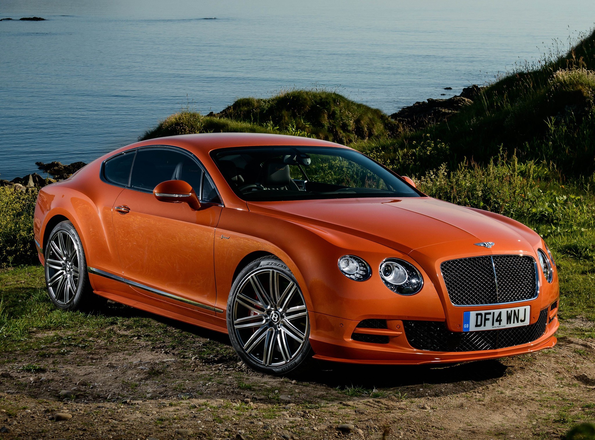 Bentley Continental 2048x1516