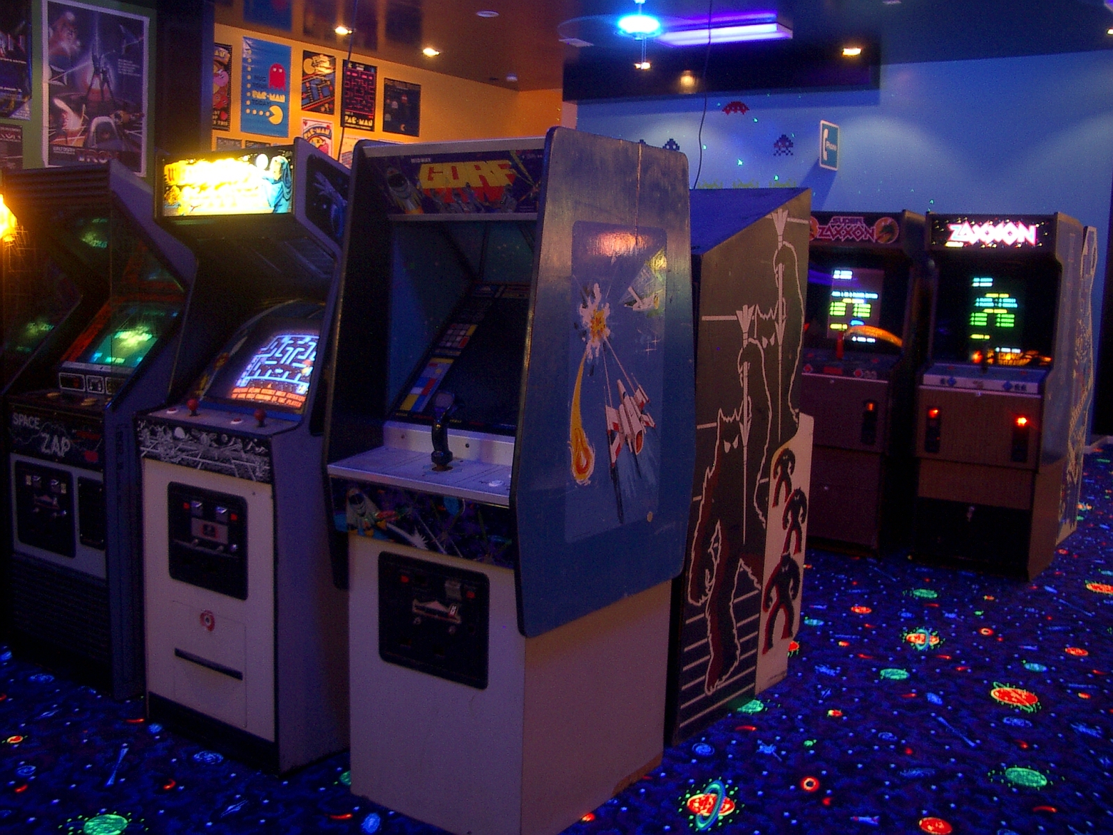 Video Game Arcade 1600x1200