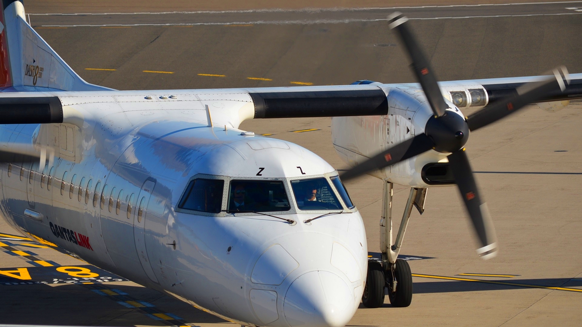 Aircraft Airplane Airport Bombardier Dash 8 Pilot Qantas Qantaslink Sydney 1920x1080