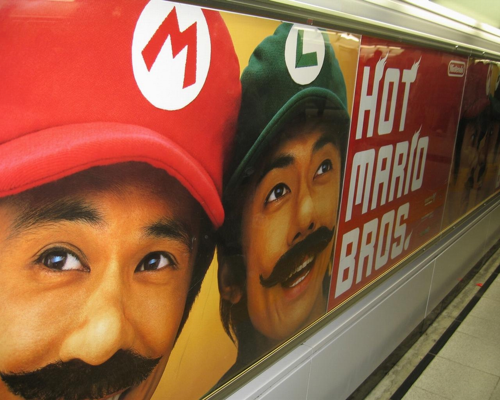 Advertisement Mario 1600x1280