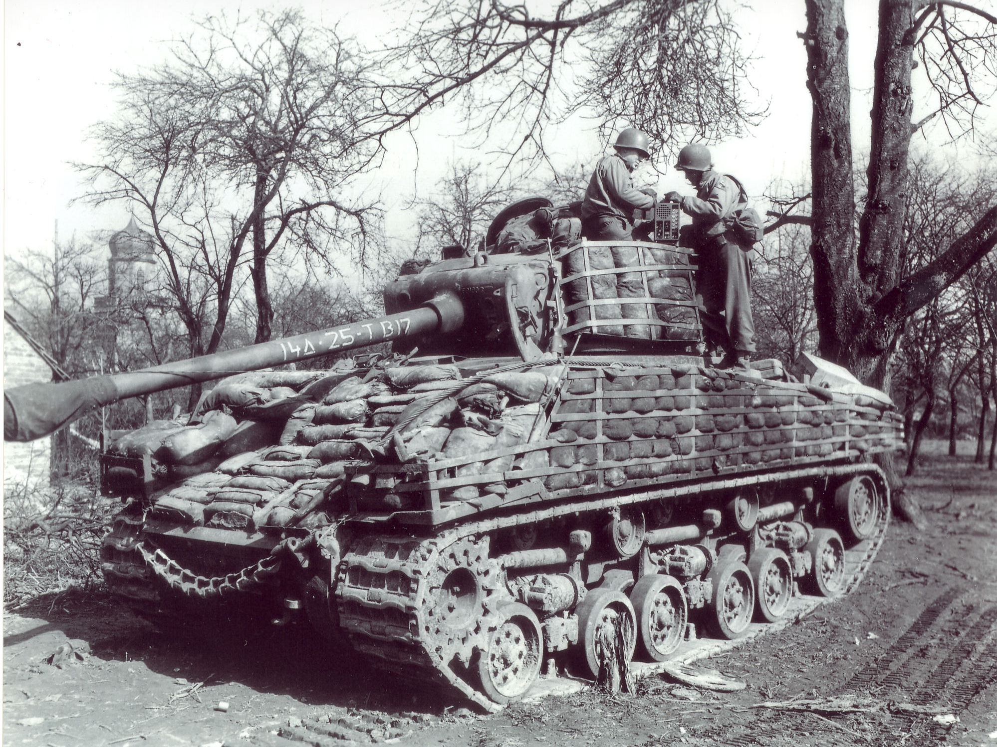 Military M4 Sherman 1998x1498