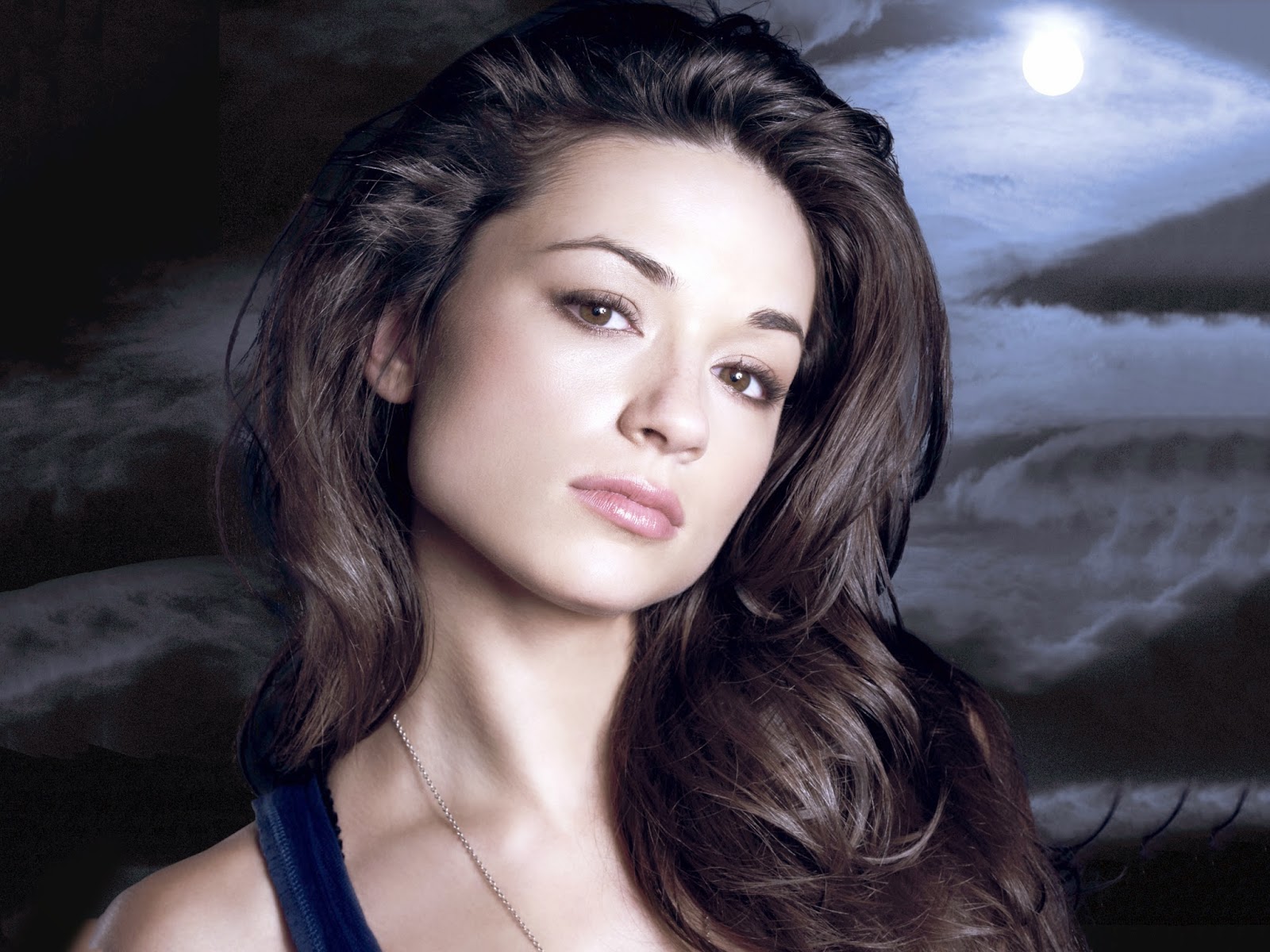 Crystal Reed 1600x1200