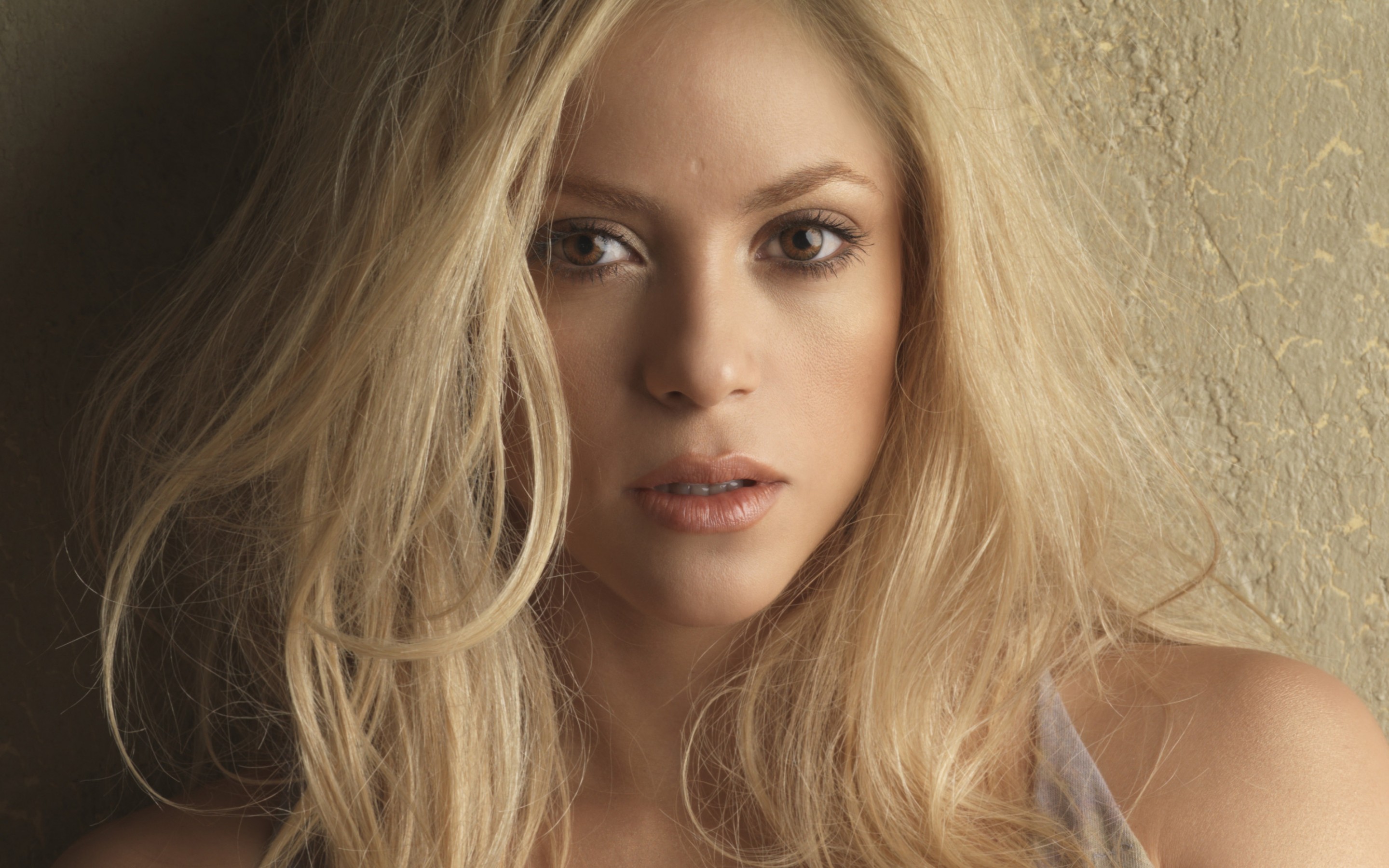 Music Shakira 2880x1800