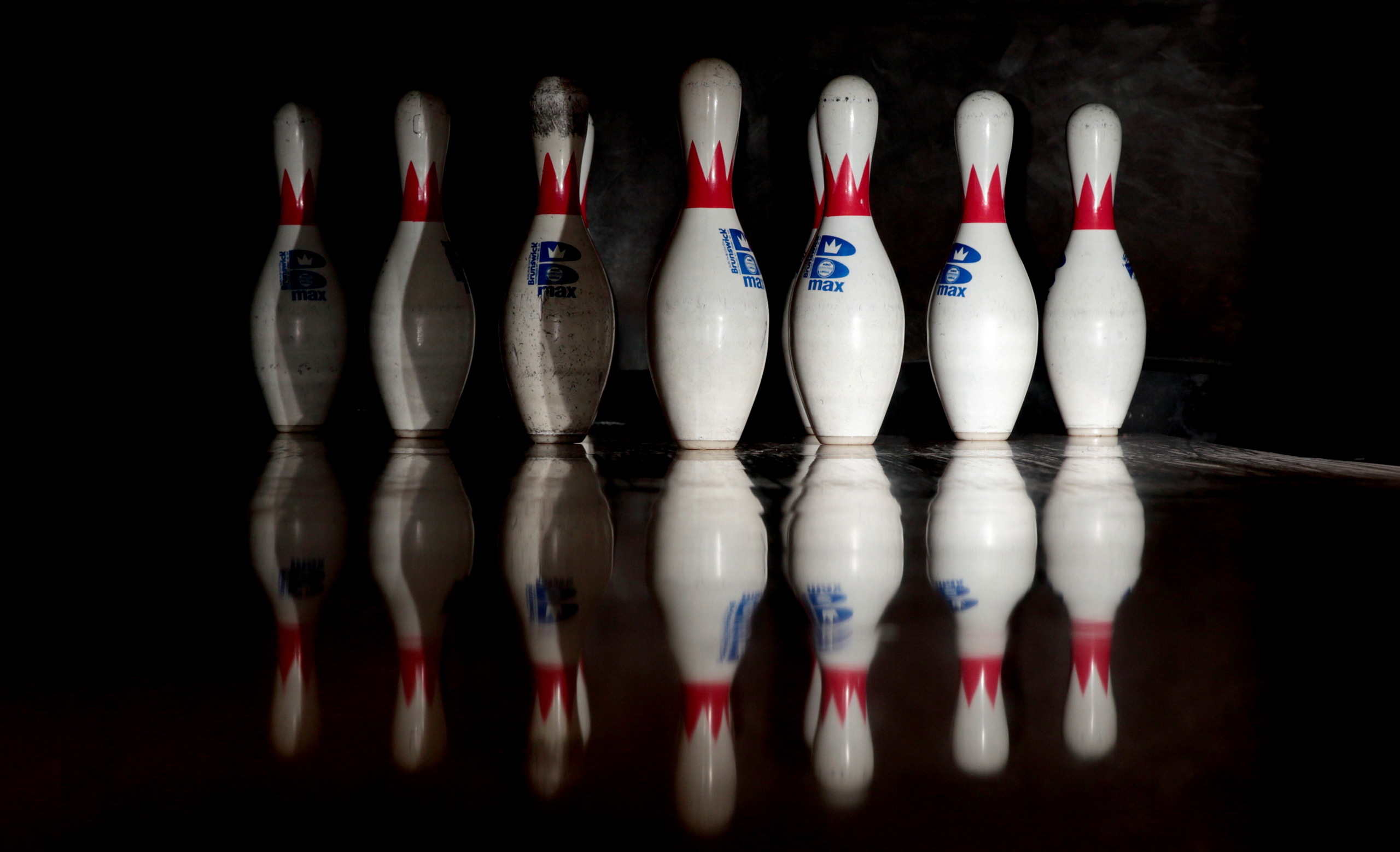 Bowling Reflection 2560x1557