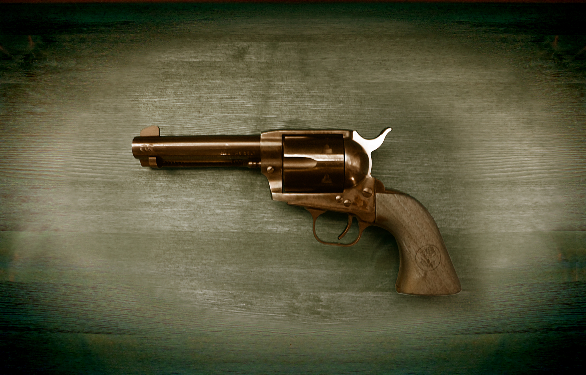 Dark Tower Pistol Revolver 2000x1280