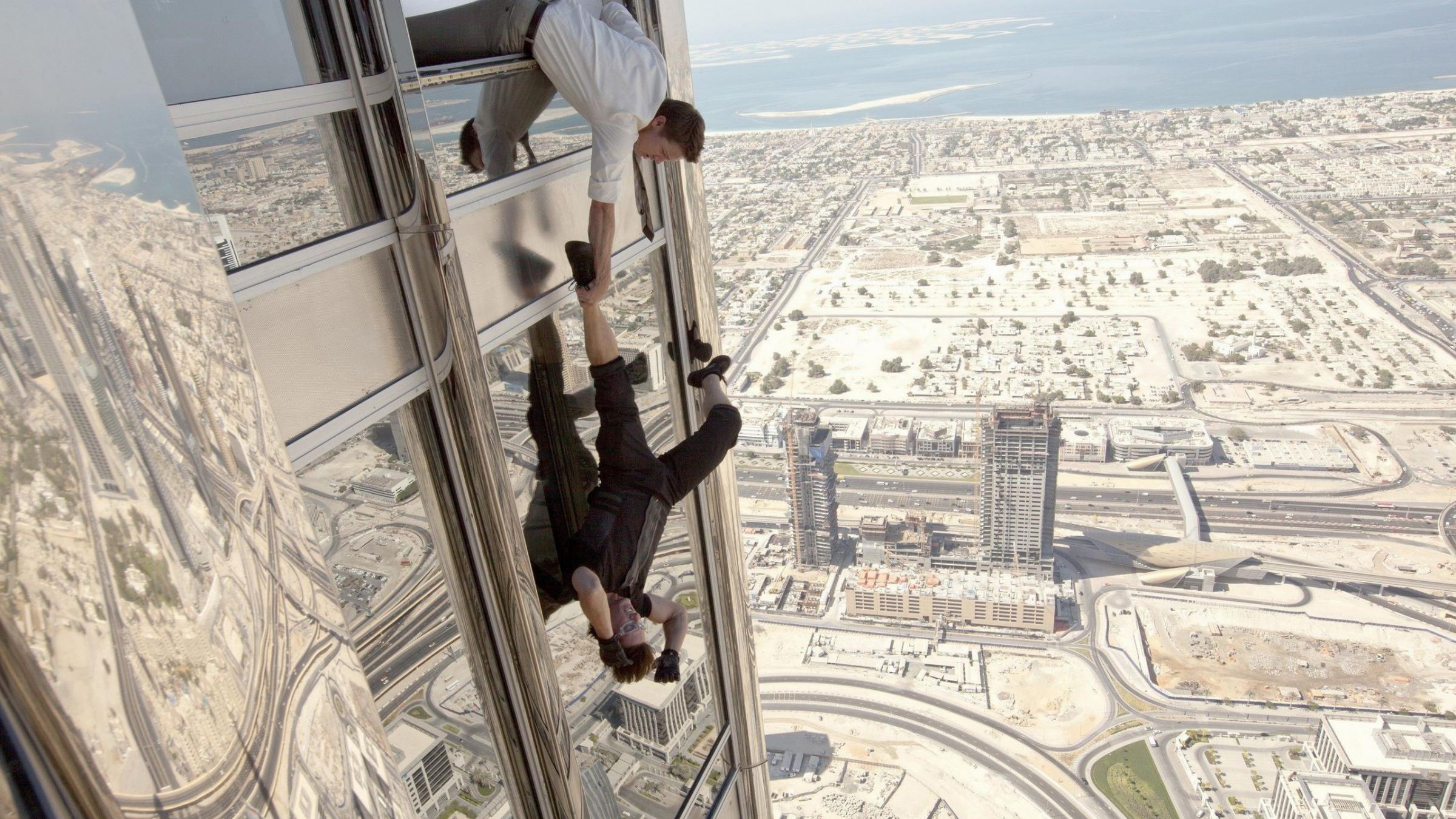 Ethan Hunt Mission Impossible Ghost Protocol Tom Cruise 2400x1350