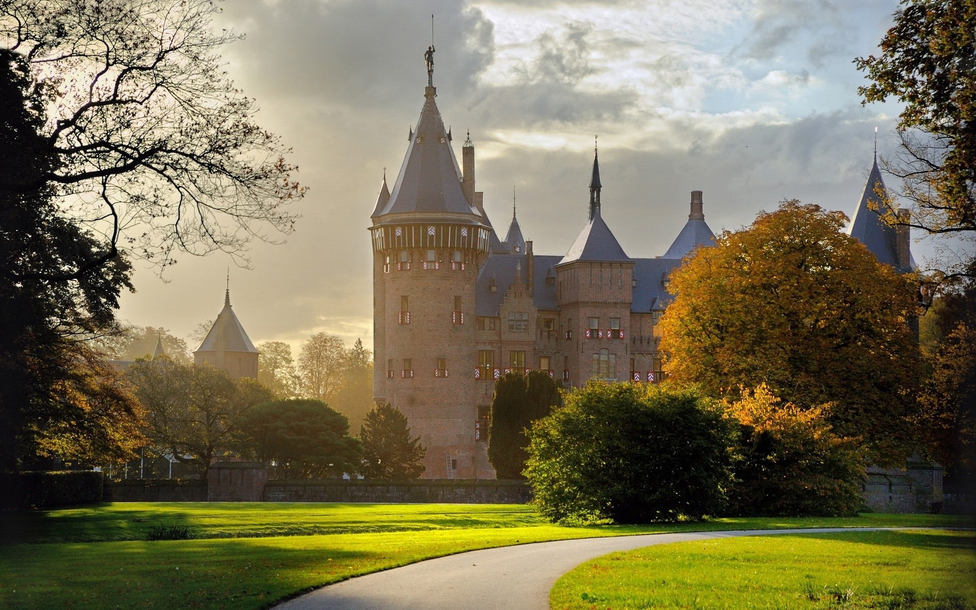 Man Made Castle De Haar 1920x1200