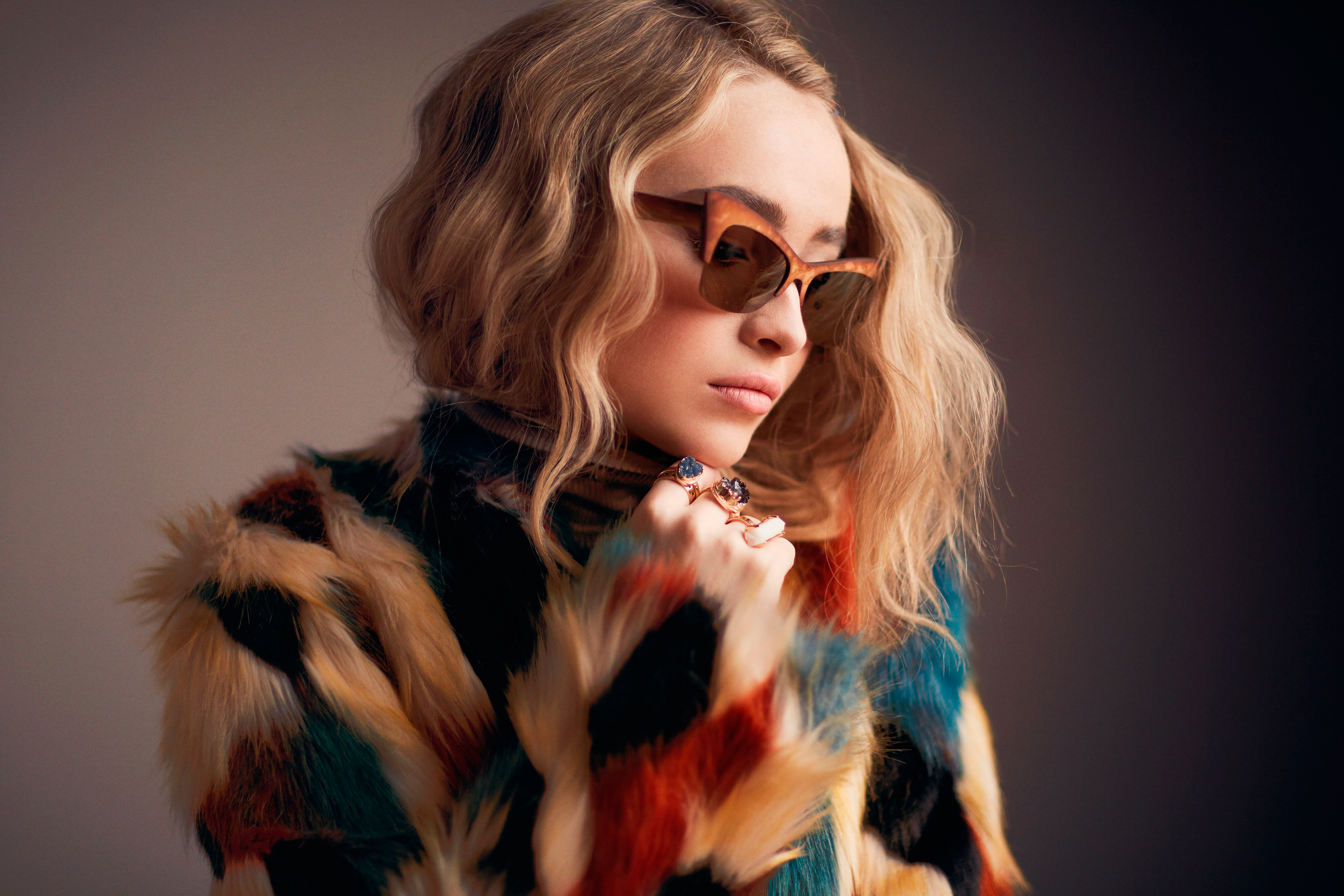 American Blonde Sabrina Carpenter Singer Sunglasses 5760x3840