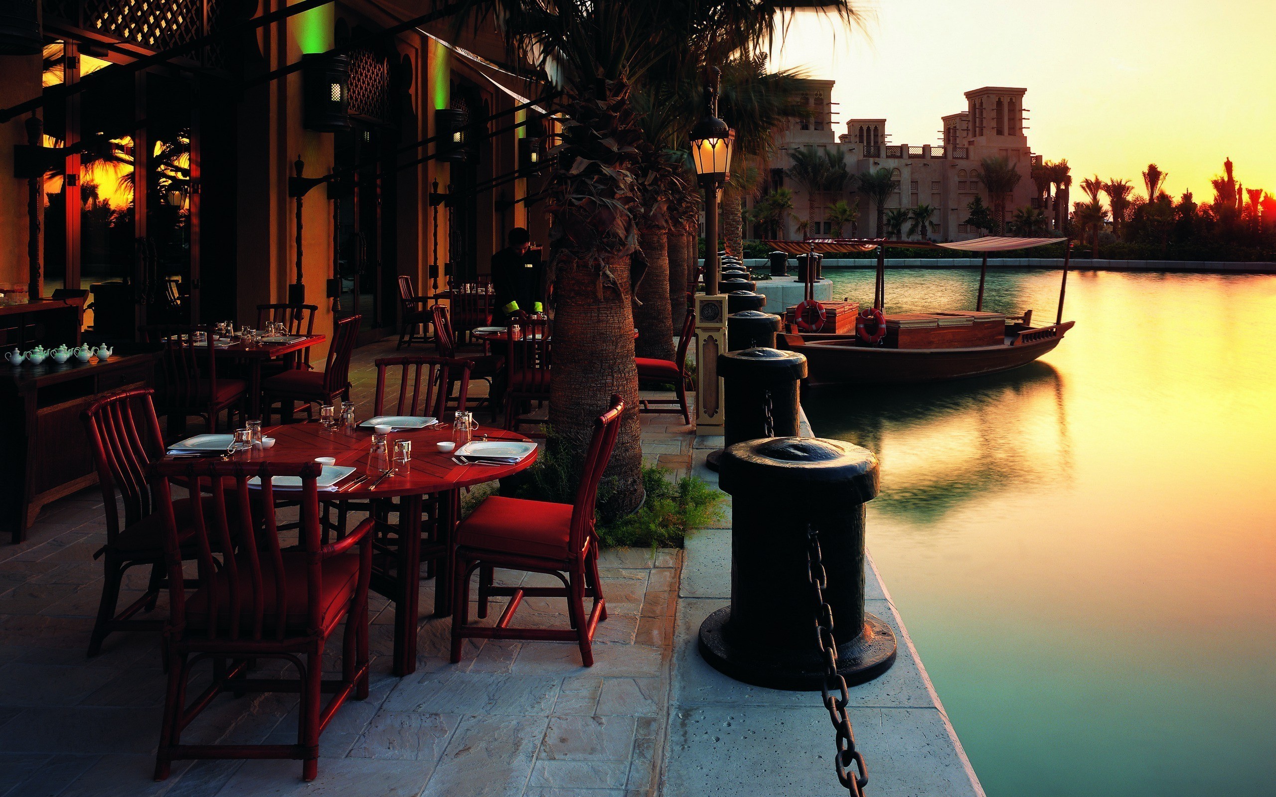 Dubai Restaurant 2560x1600