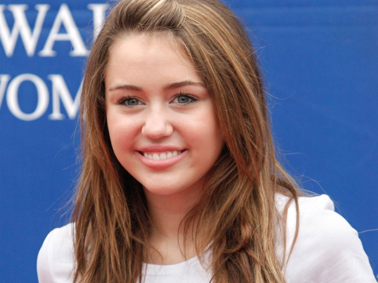 Music Miley Cyrus 1600x1200
