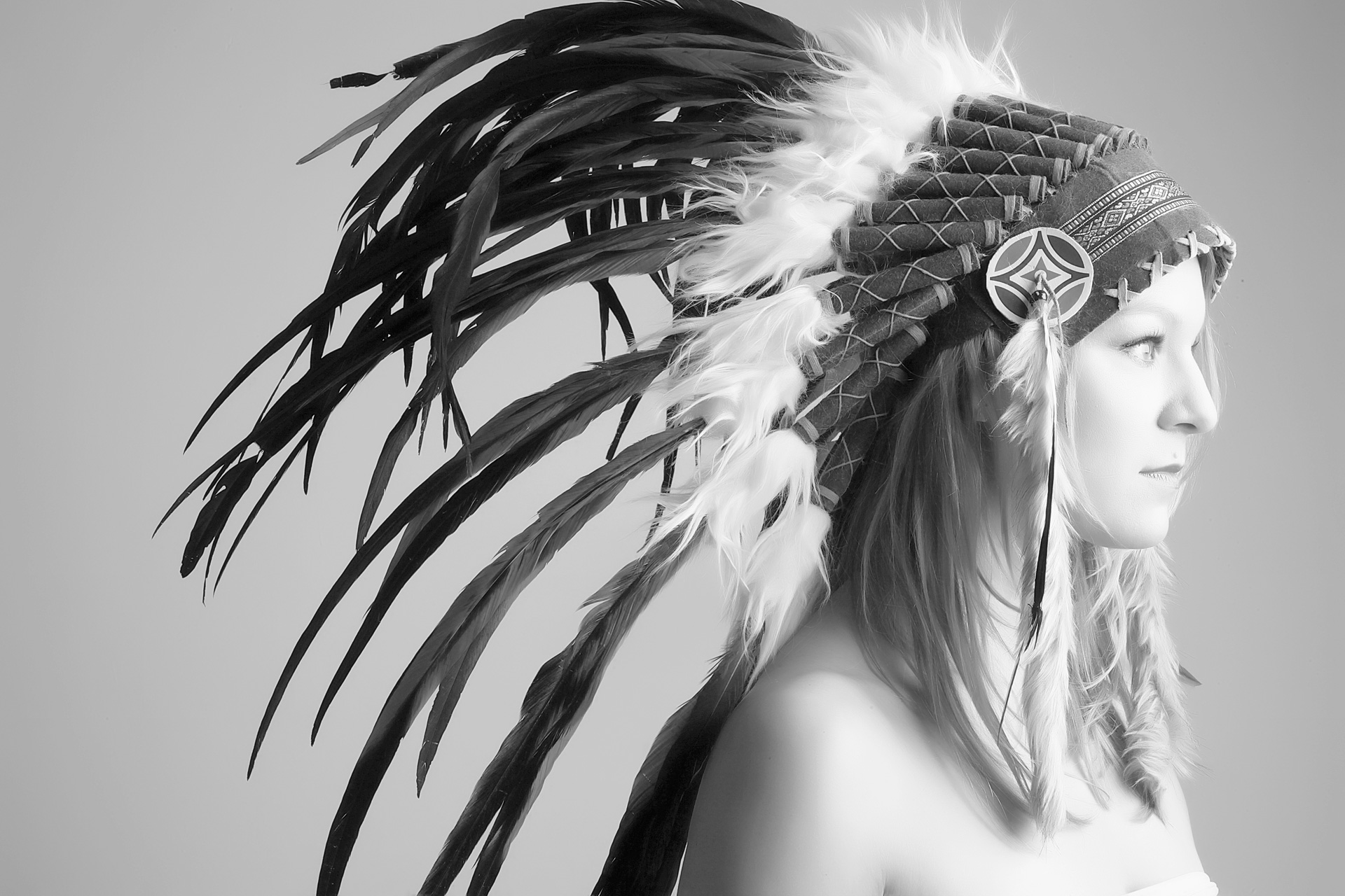 Women Native American 1920x1280