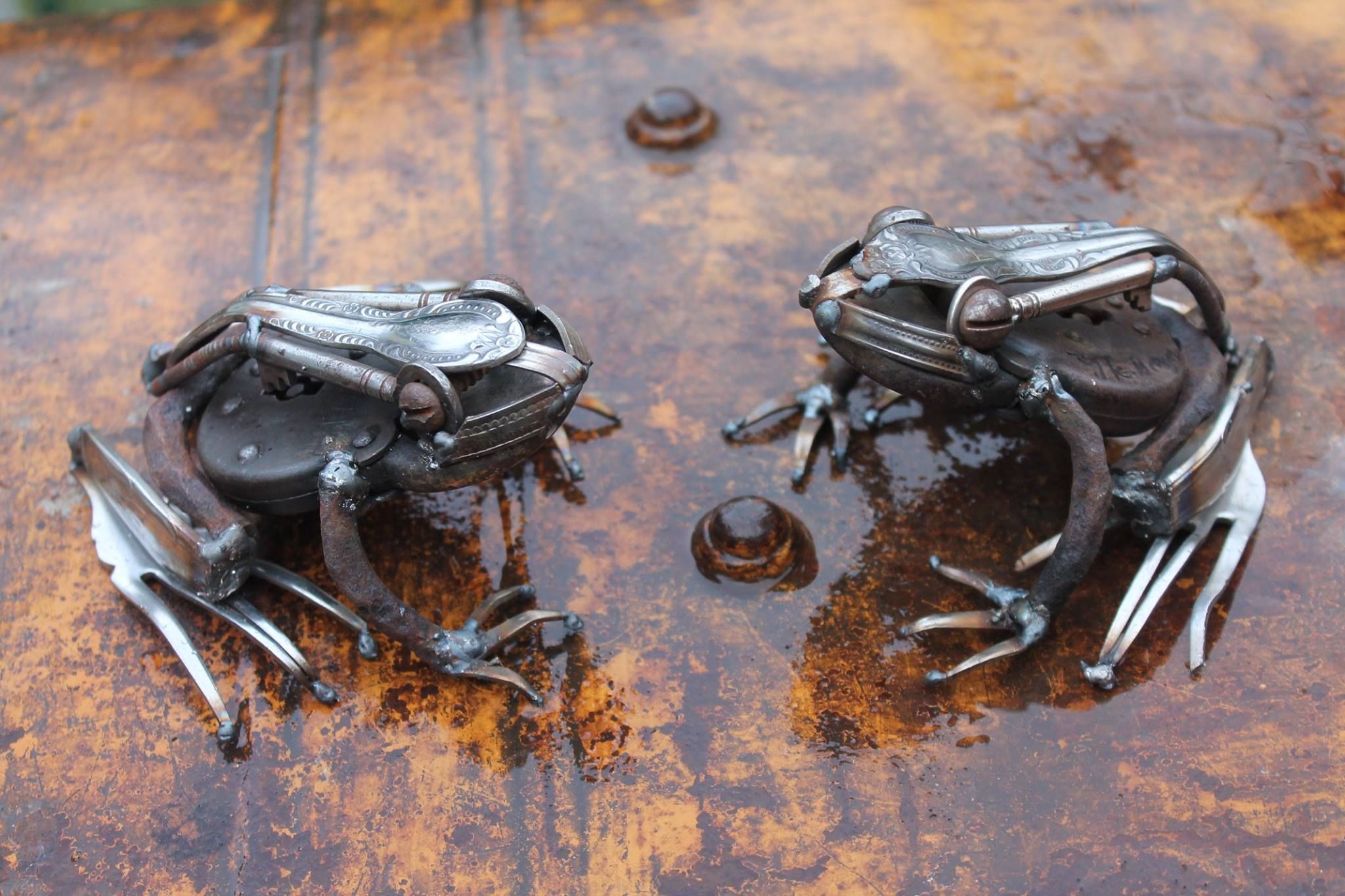 Frog Scrap Metal Art 2048x1365