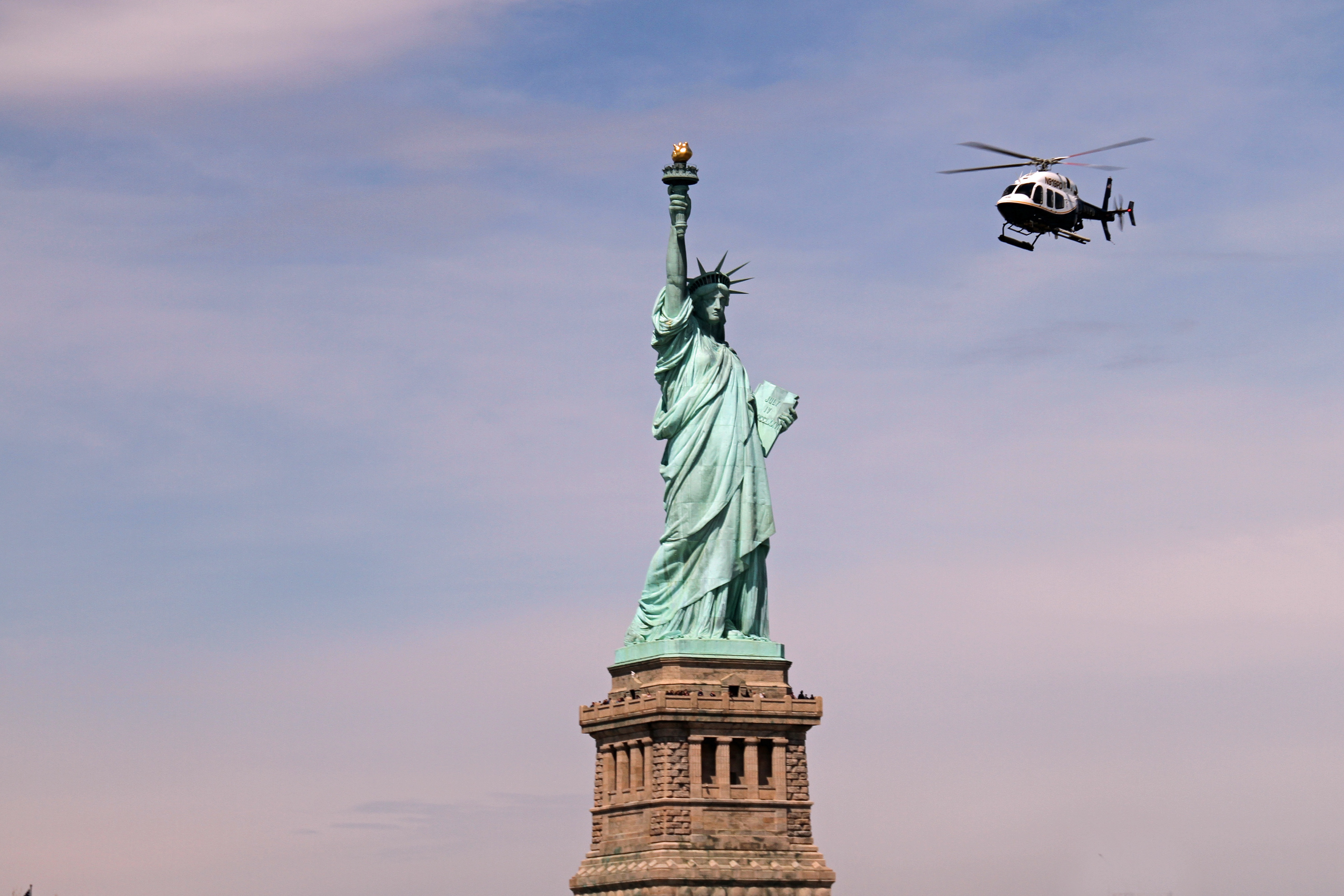 Helicopter Monument New York Statue Of Liberty Usa 5184x3456