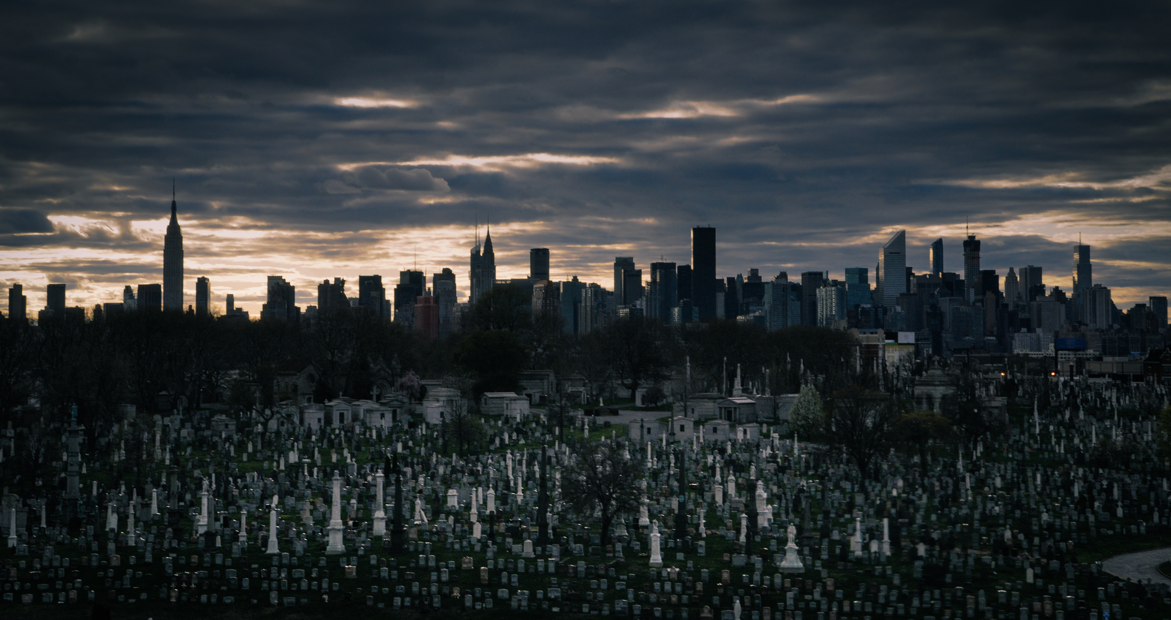 Cemetery New York 3937x2086