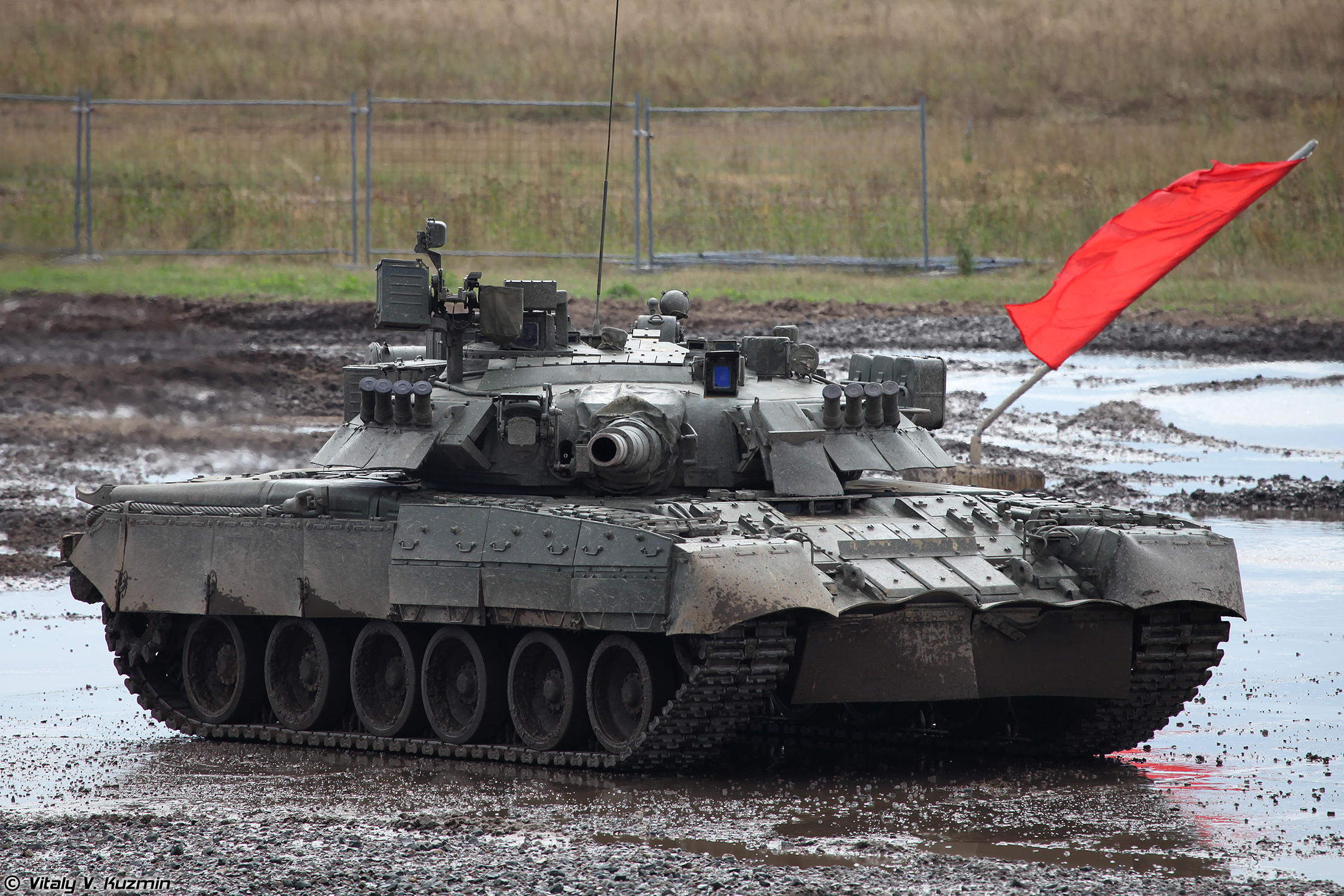 T 80 Tank 2250x1500