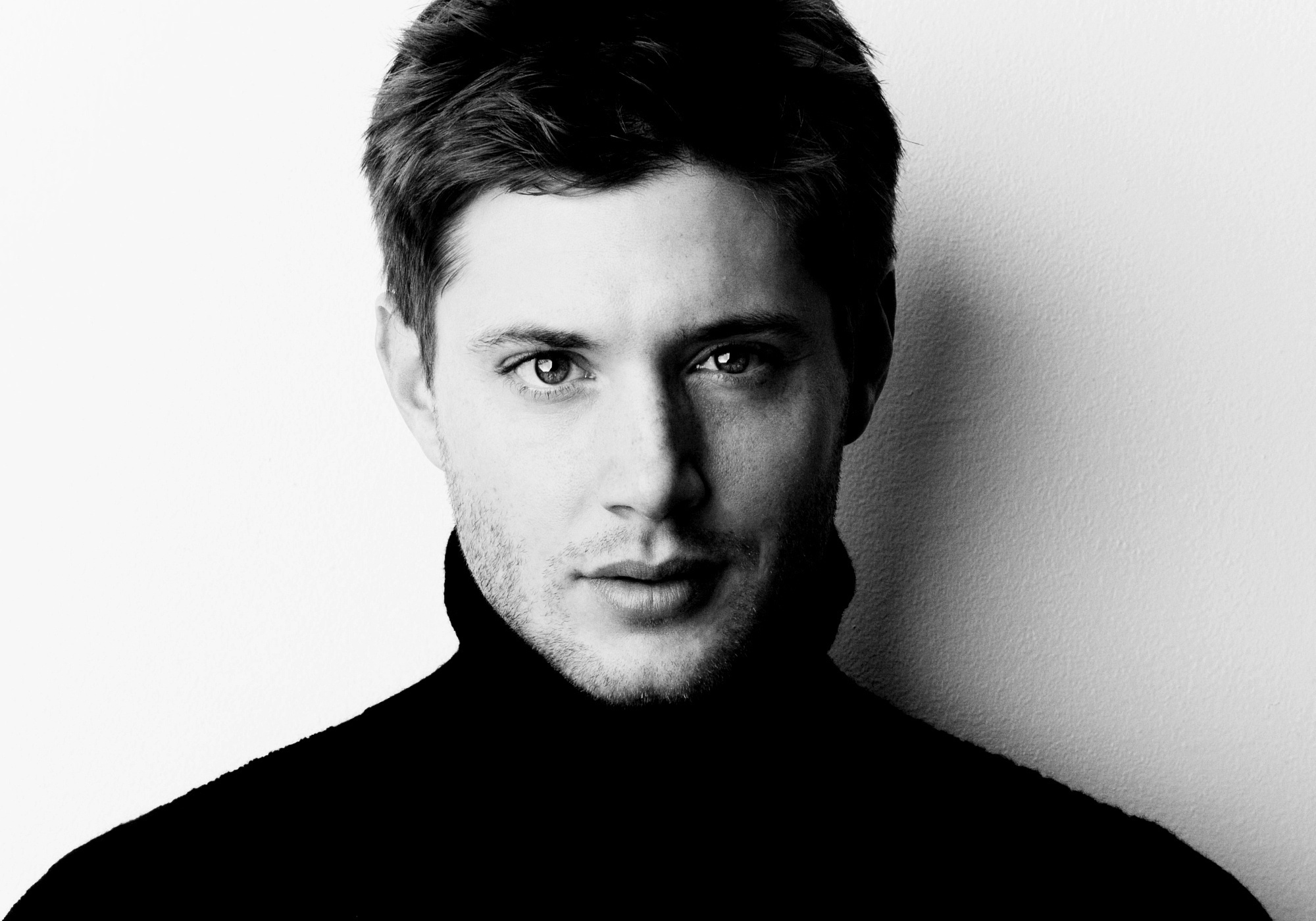 Jensen Ackles 2000x1400