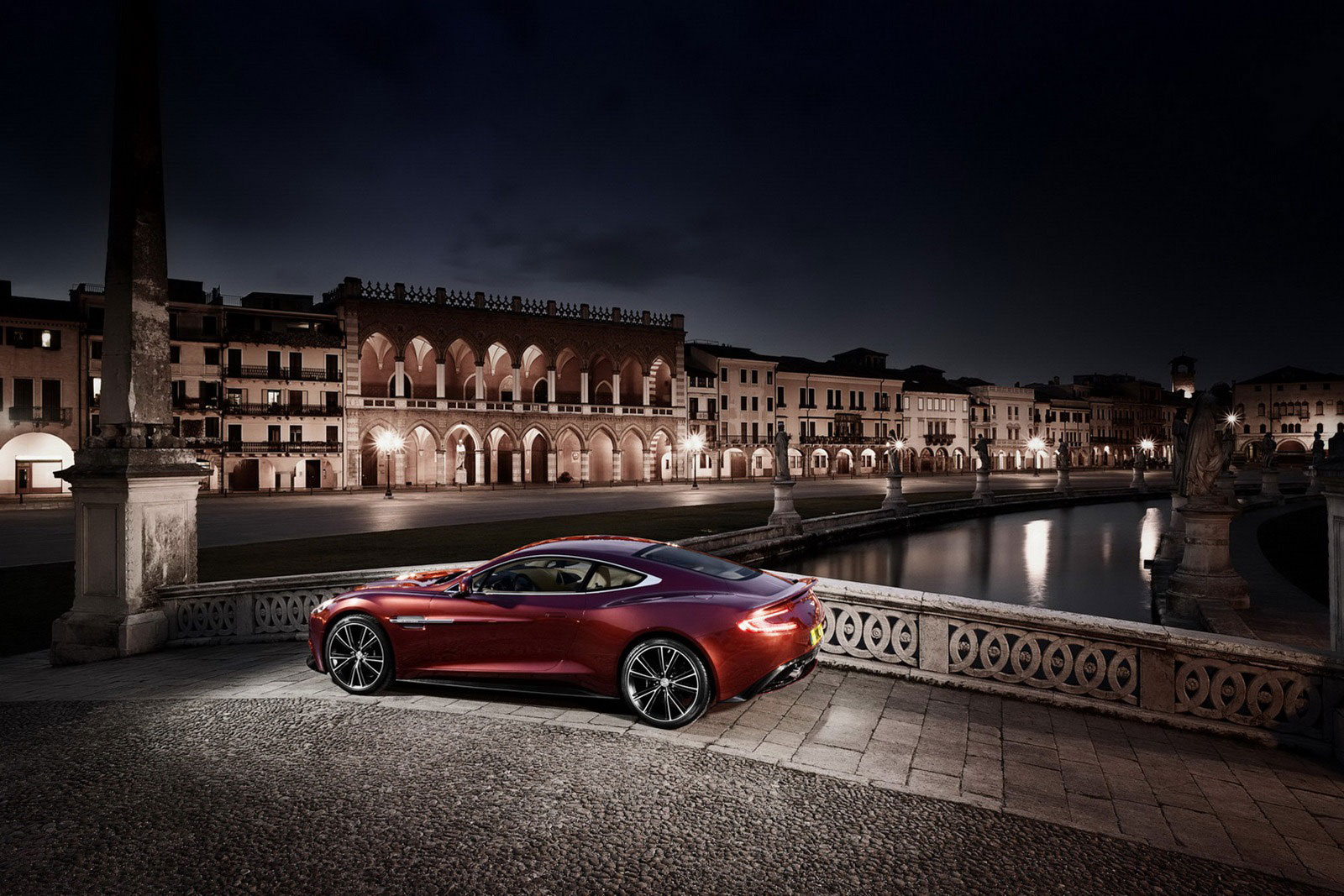 Vehicles Aston Martin Vanquish 1600x1067