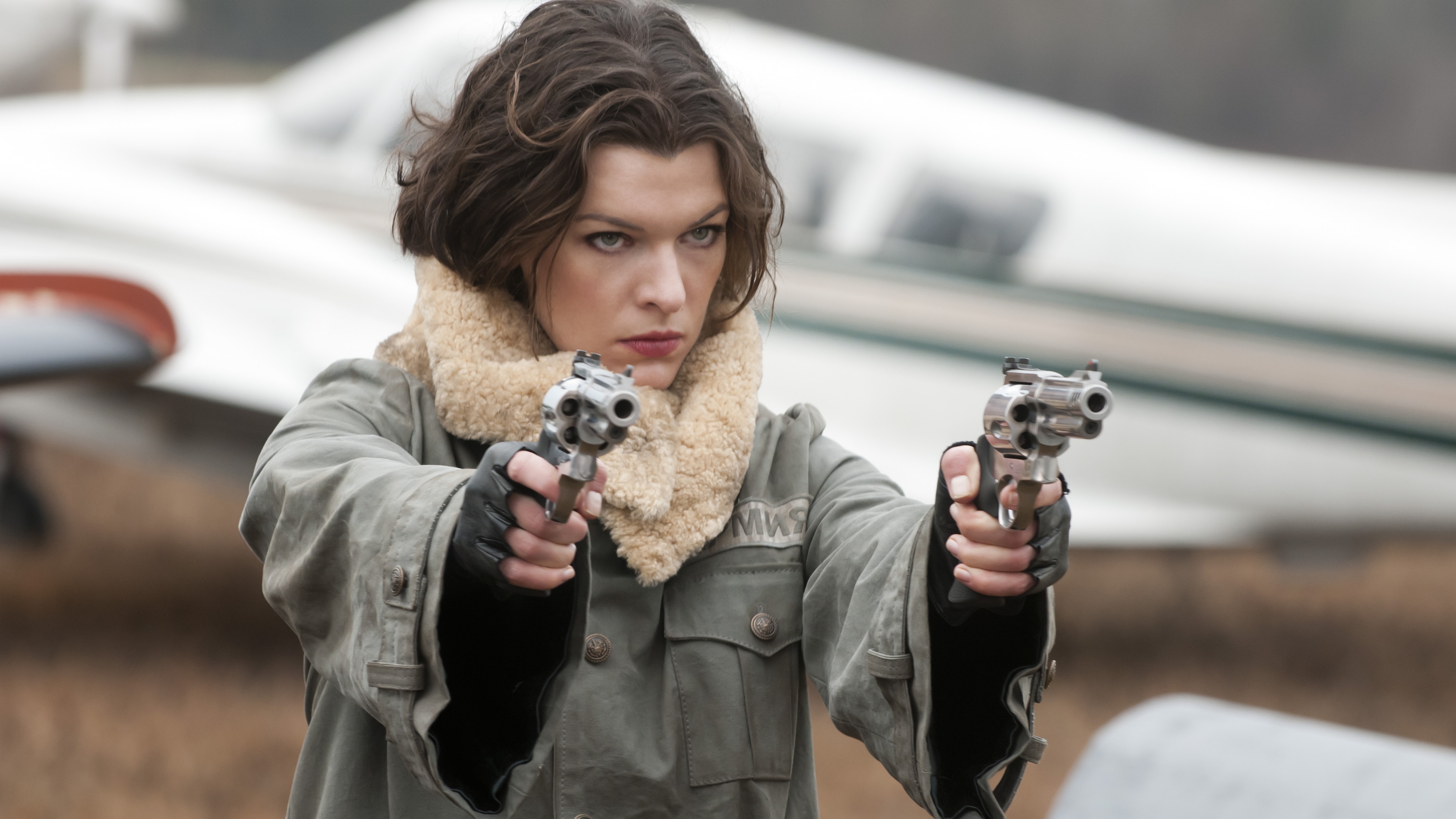 Milla Jovovich 4000x2249