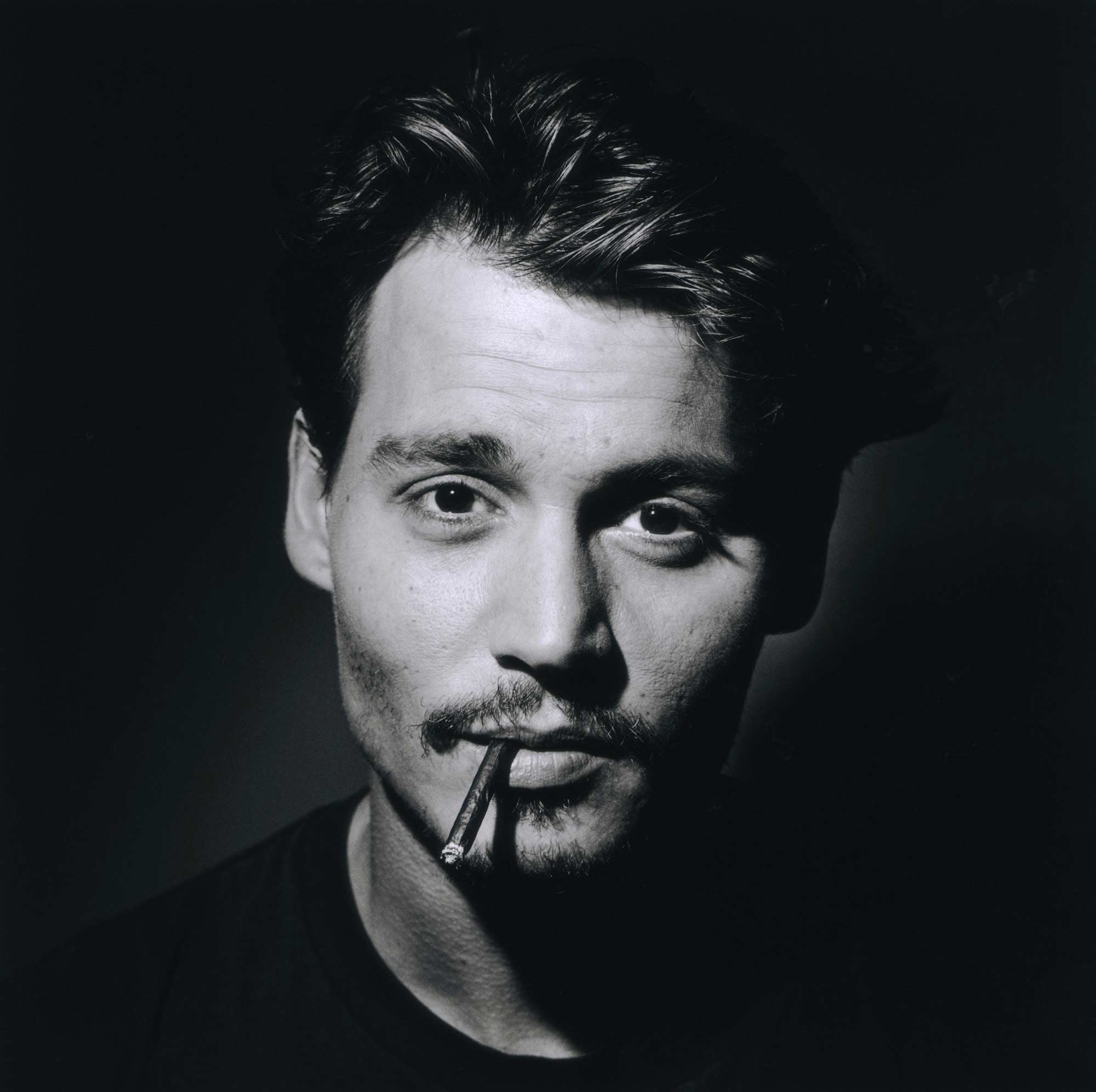 Cigarette Johnny Depp 2000x1992