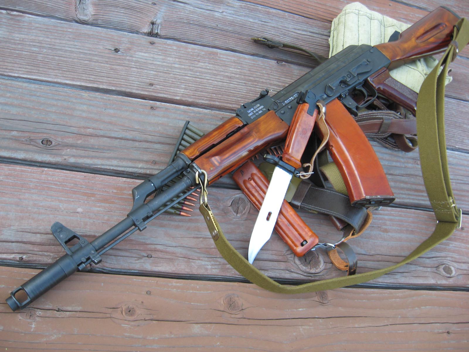 Weapons Akm Assault Rifle 1600x1200
