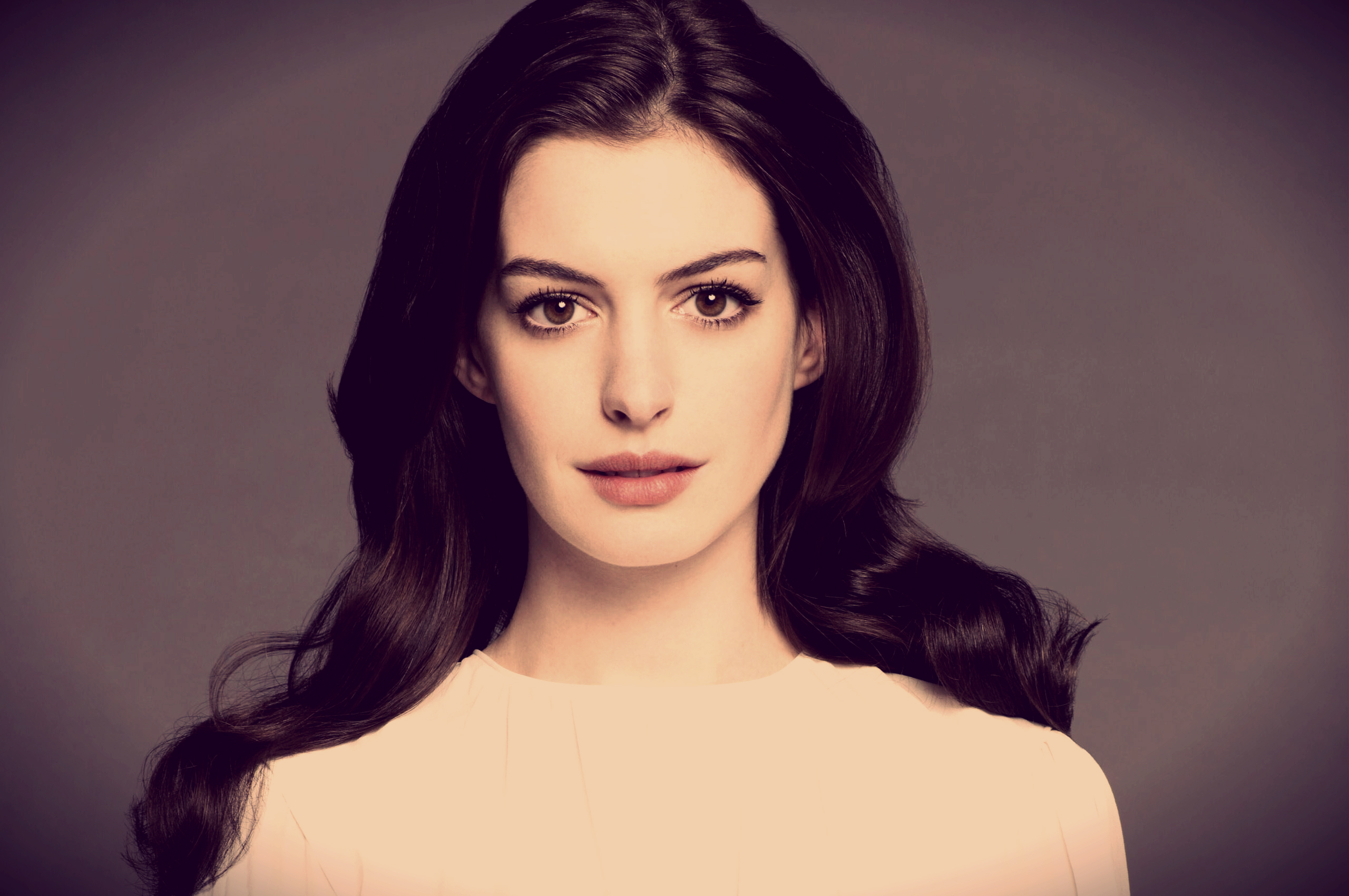 Anne Hathaway 2560x1700