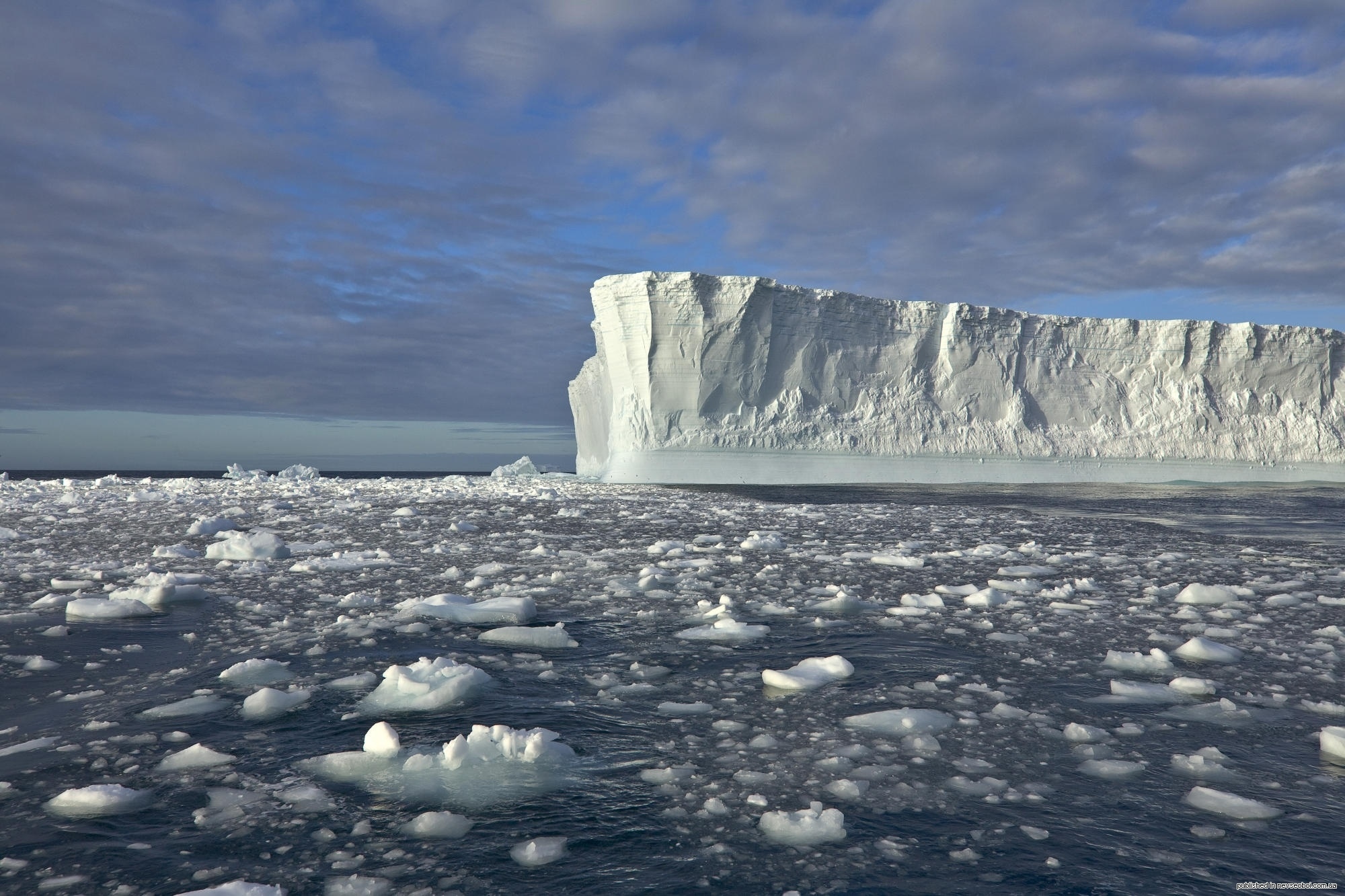 Earth Iceberg 2000x1333