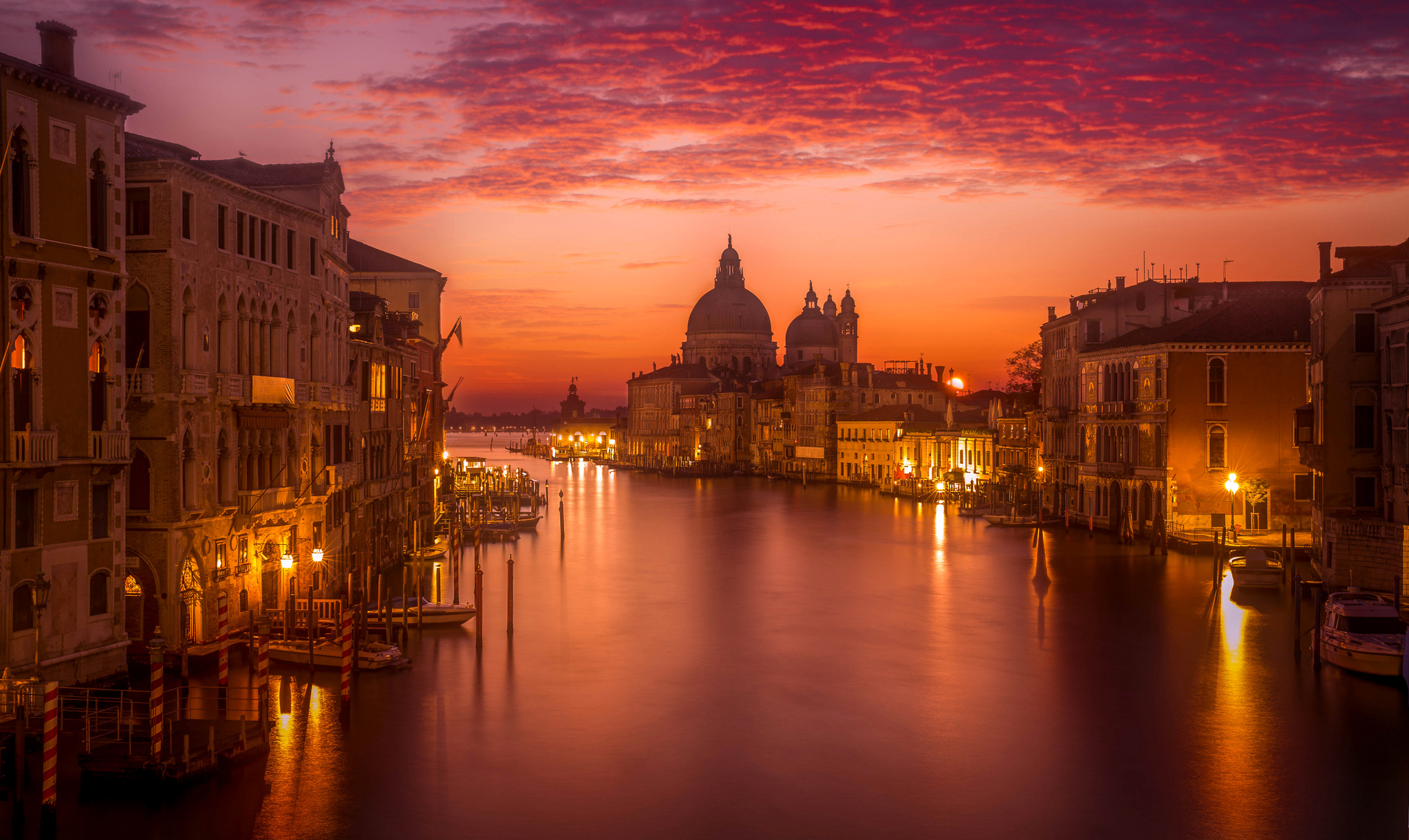 Gold Grand Canal Light Man Made Night Venice 2048x1221