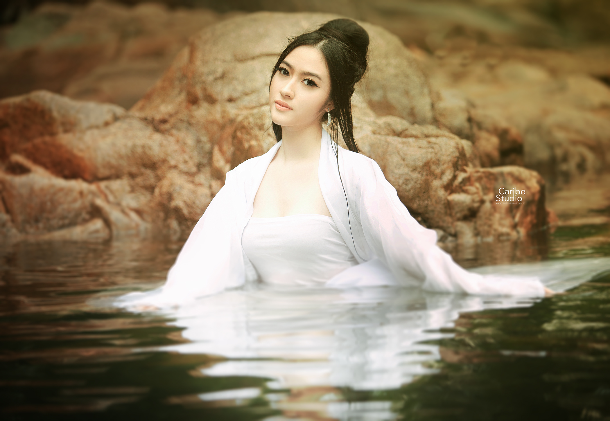 Asian Dress Girl Vietnamese Water Woman 2100x1450