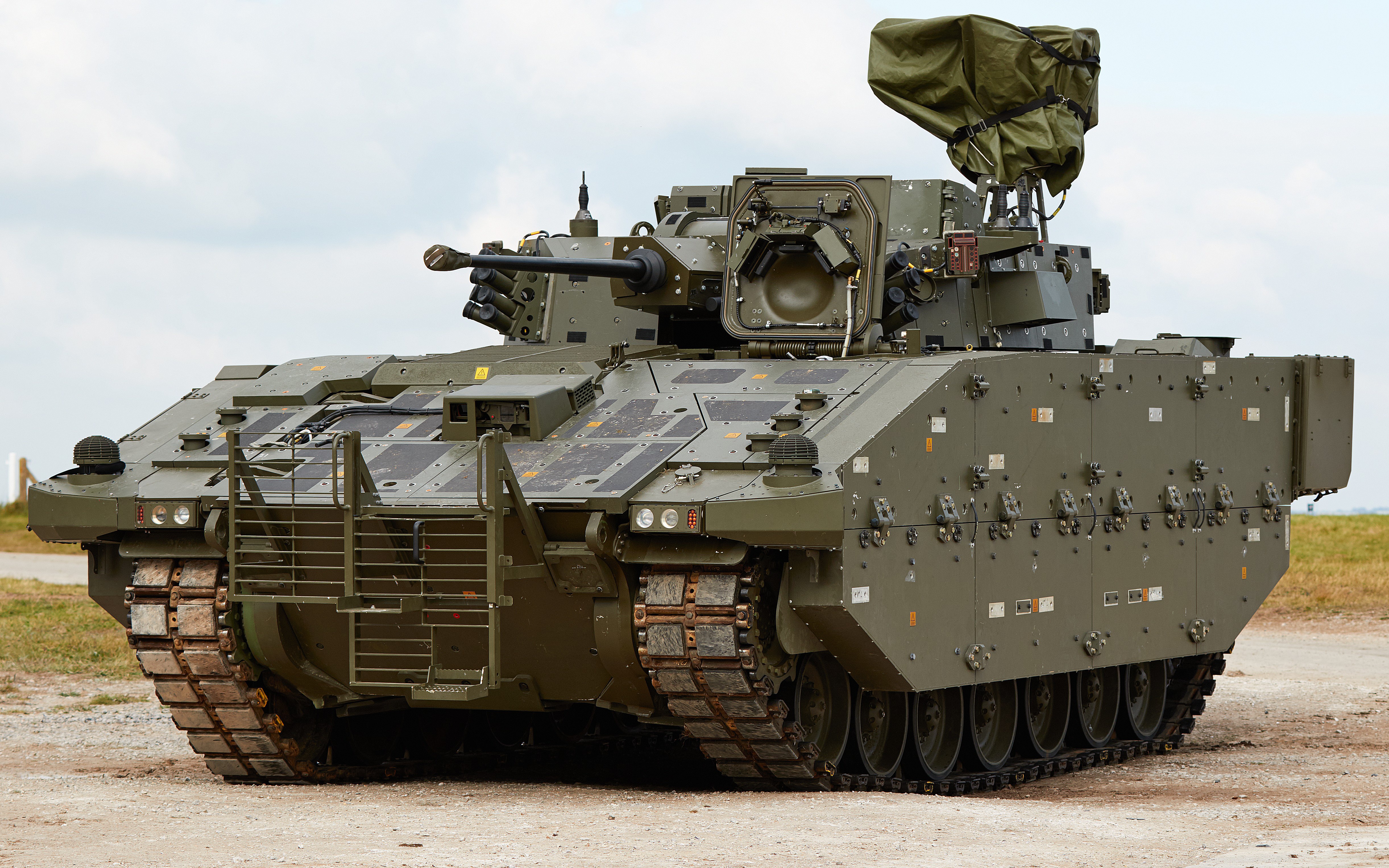 Armored Personnel Carrier 4886x3054