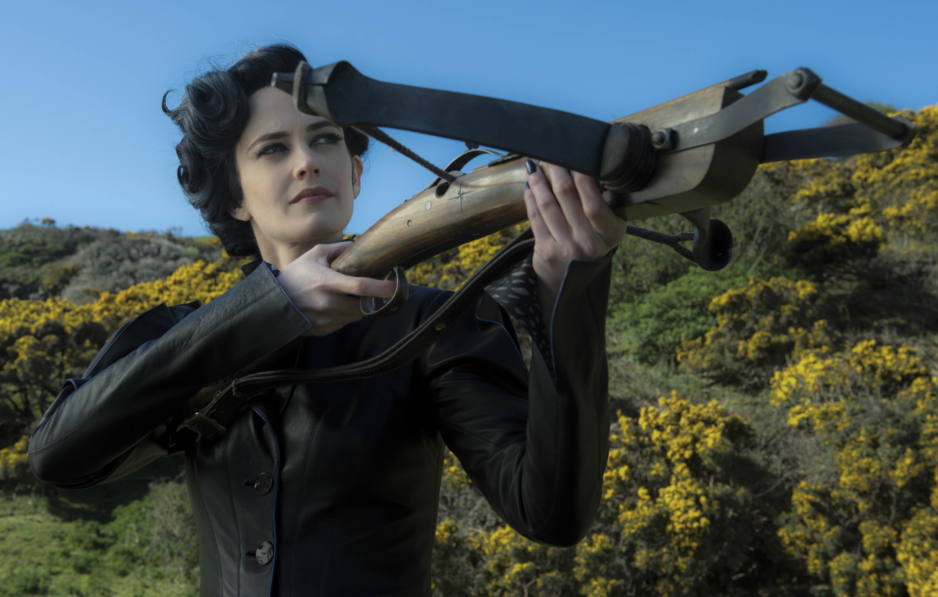 Crossbow Eva Green Miss Peregrine Miss Peregrine 039 S Home For Peculiar Children 3075x1959