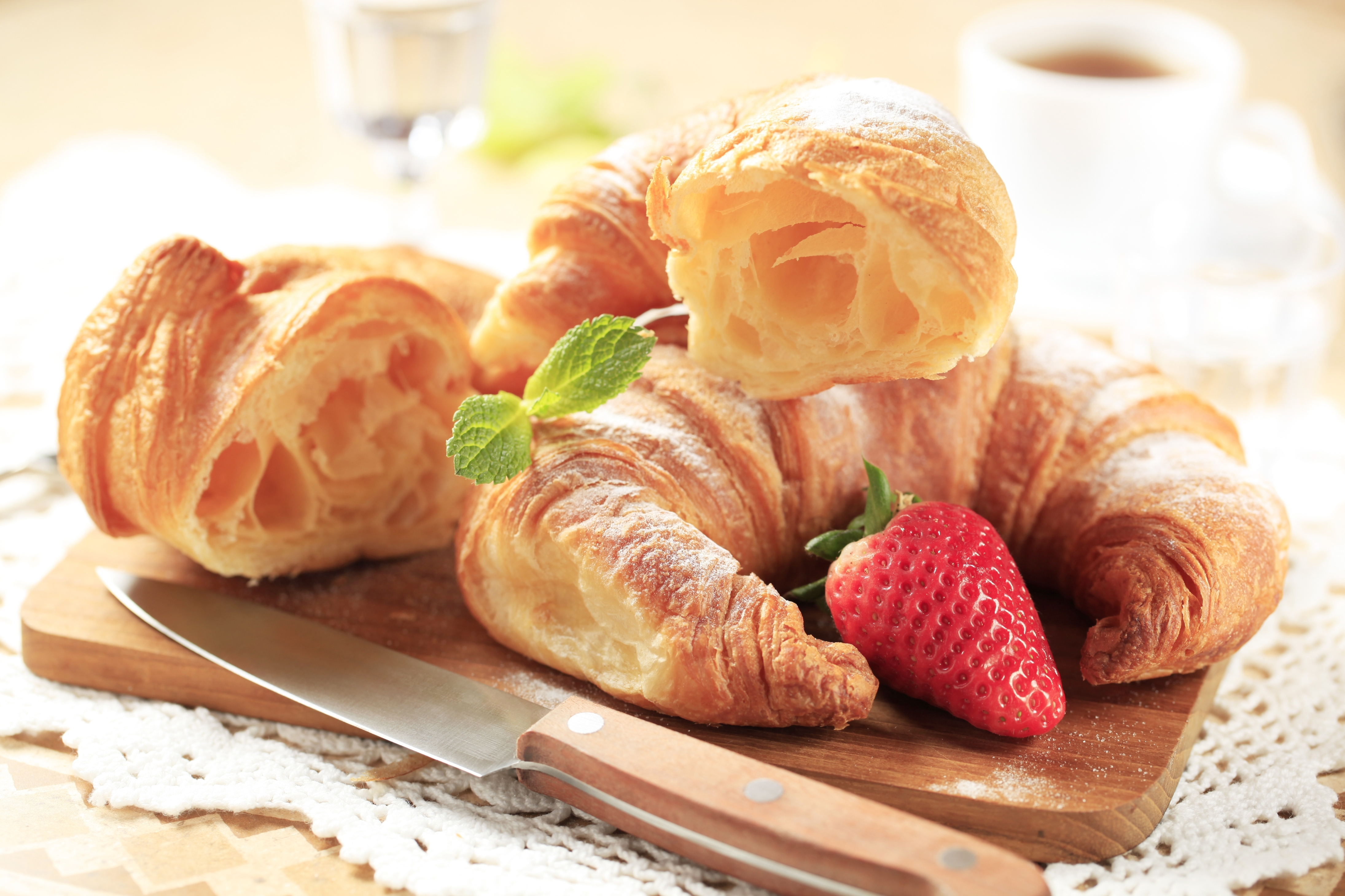 Breakfast Croissant Strawberry 4380x2920