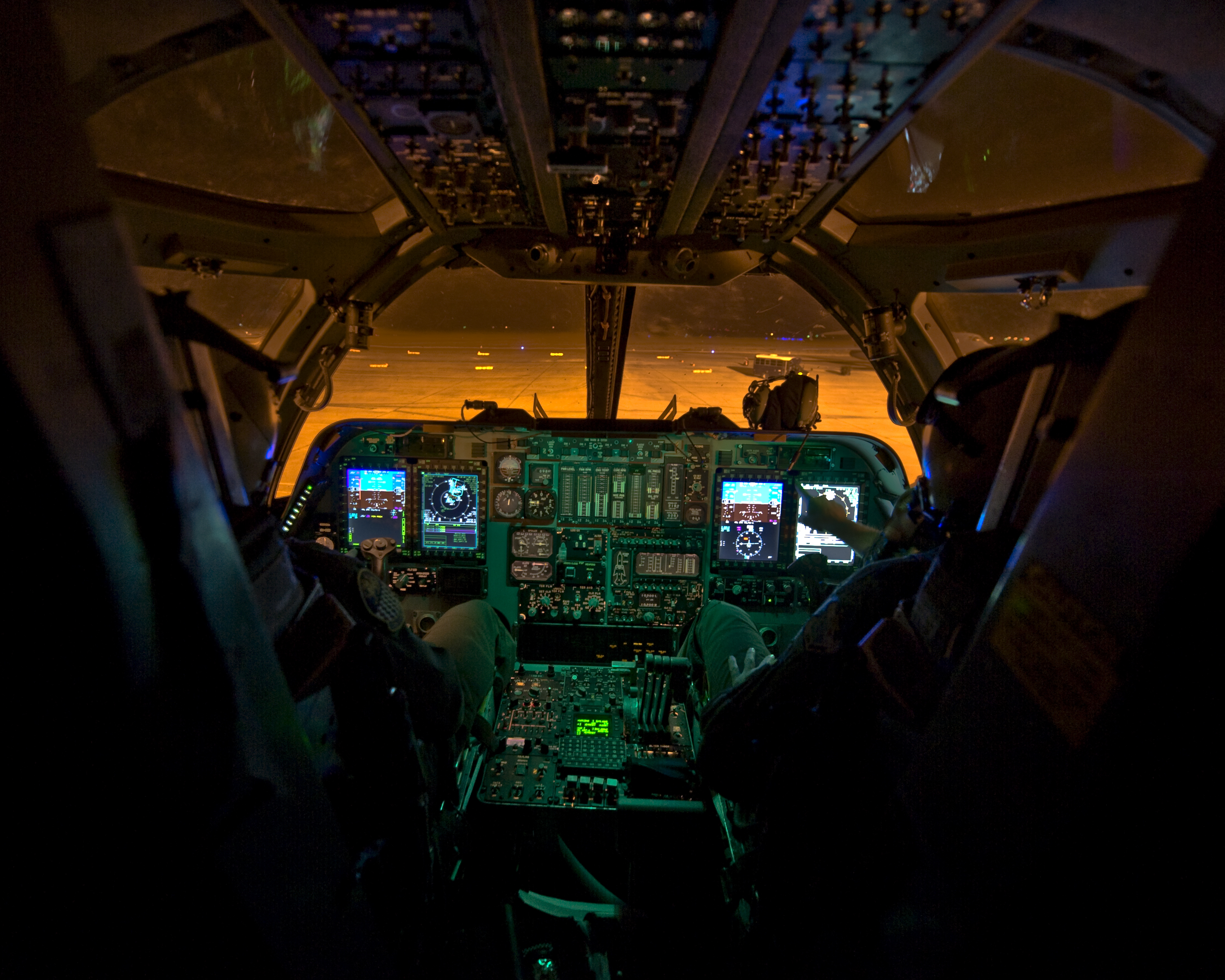 Cockpit 3000x2400