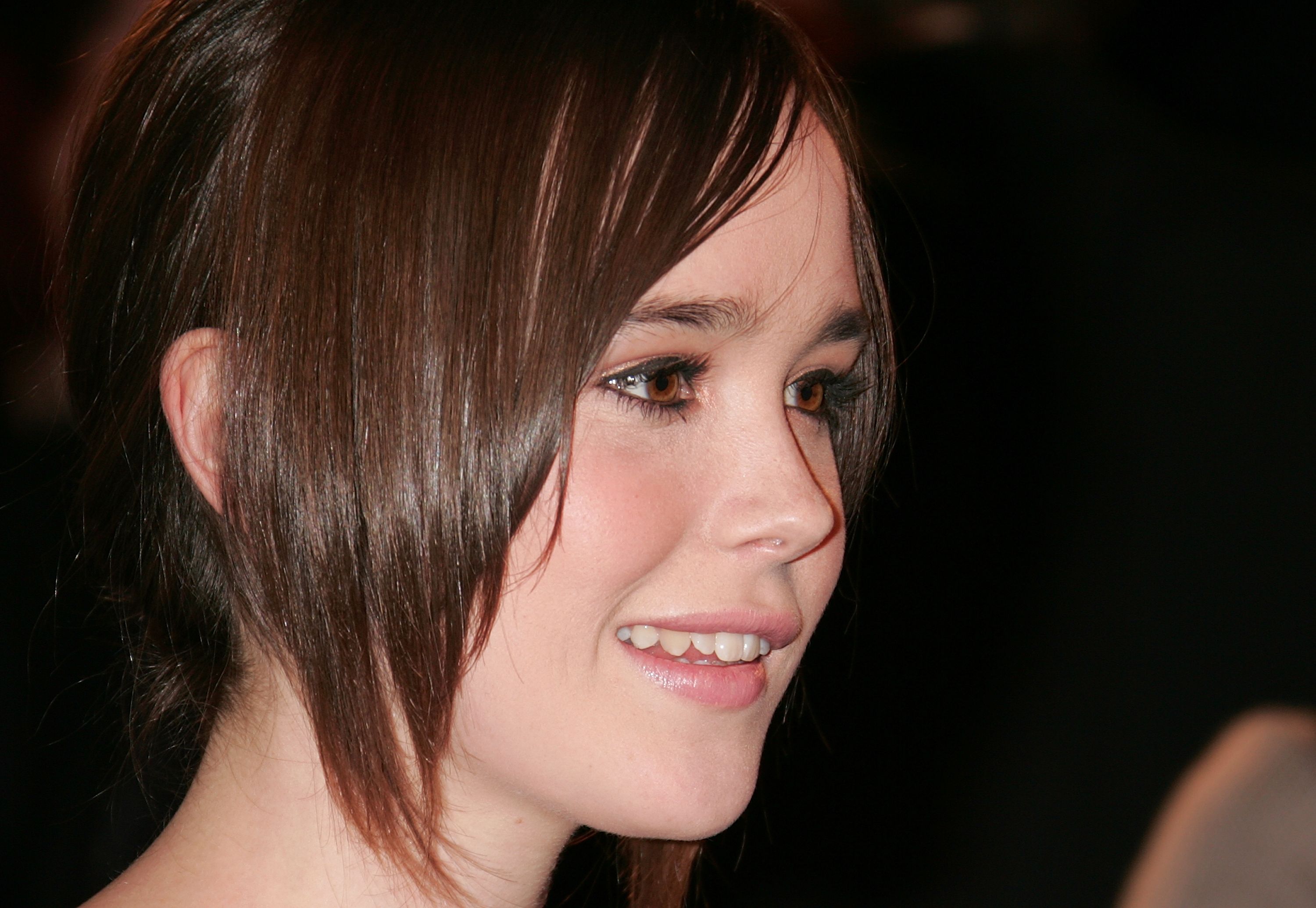 Ellen Page 3000x2070