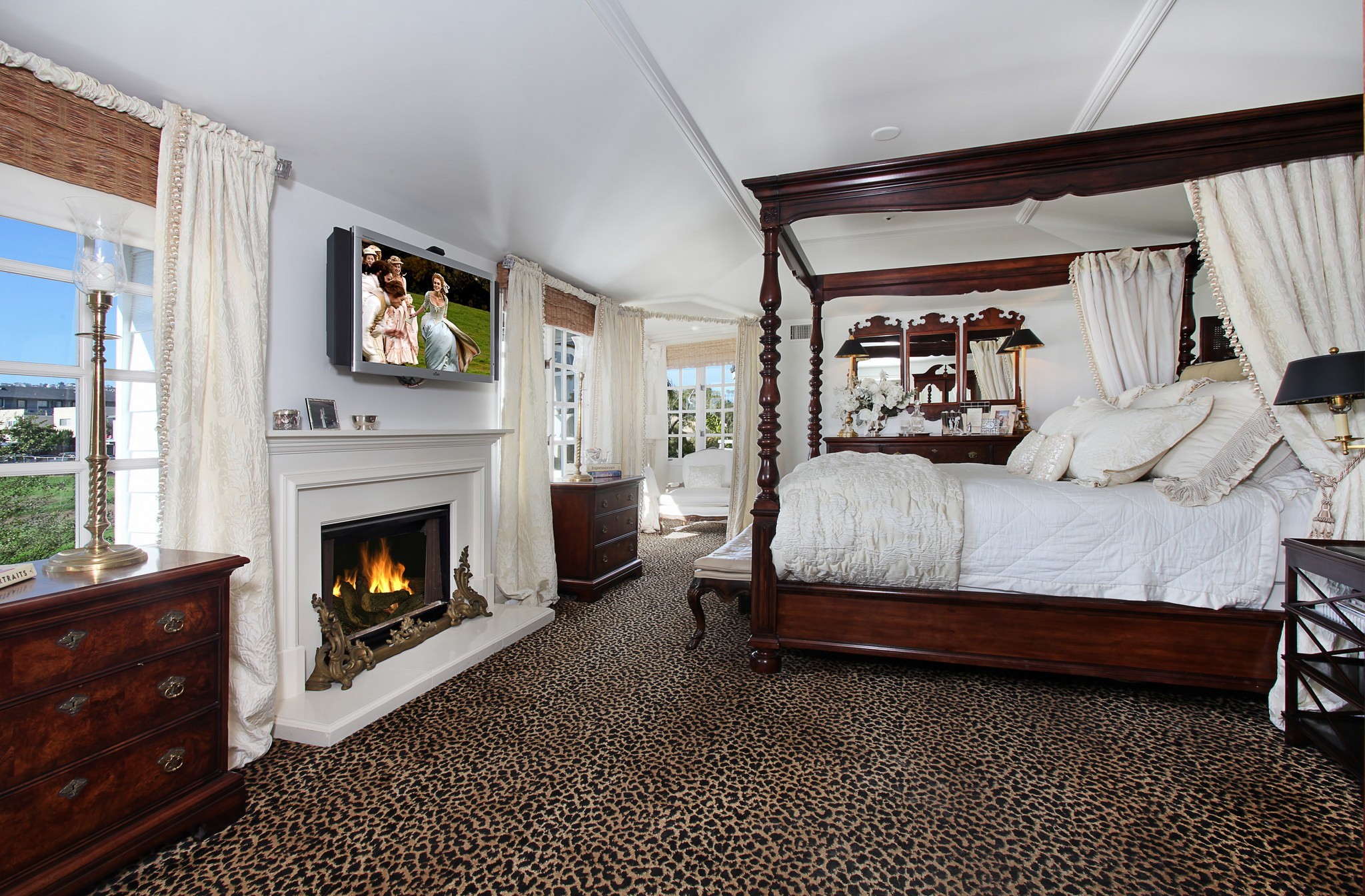 Bed Bedroom Fireplace Room Tv Set 2048x1345