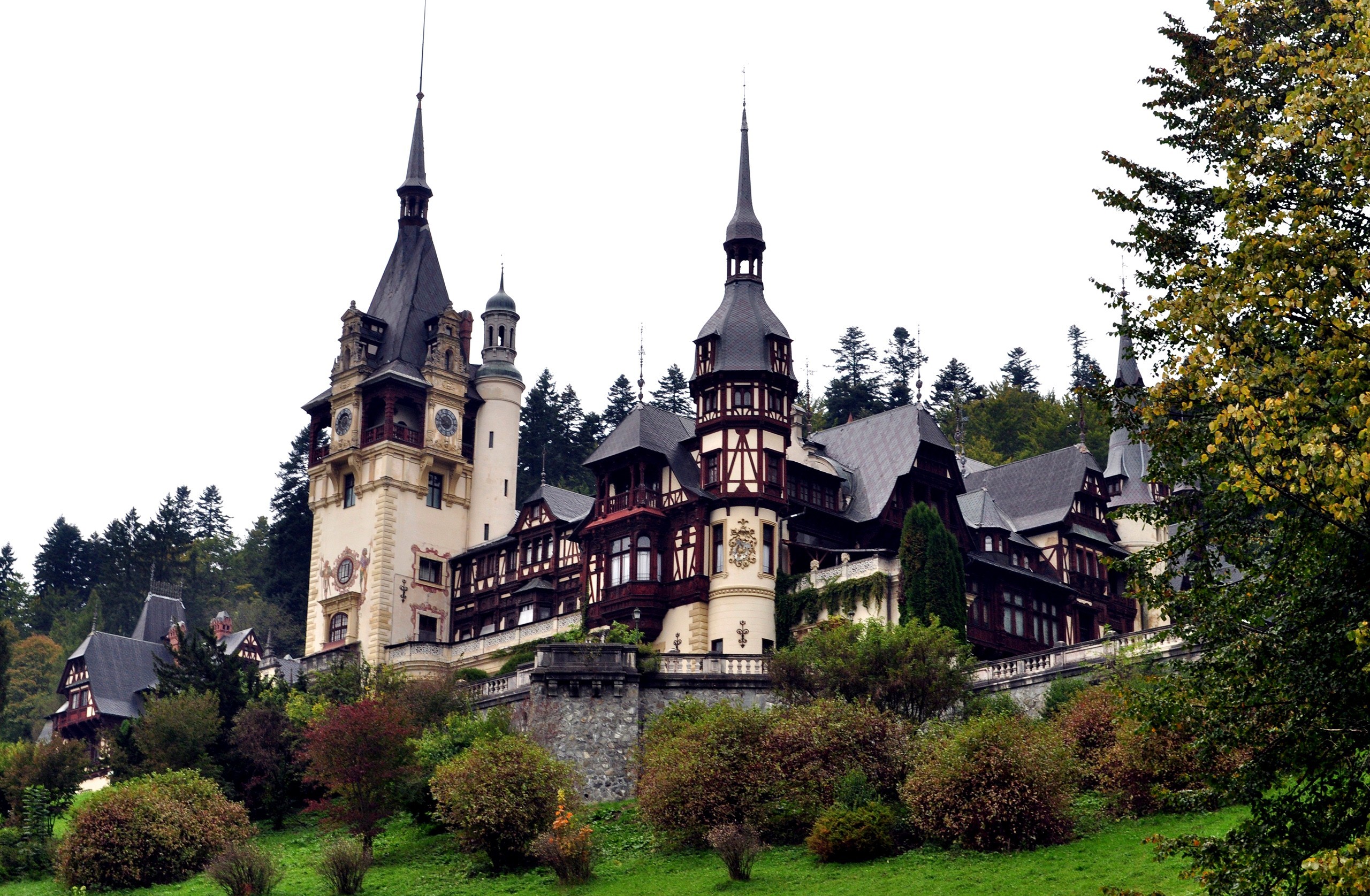 Peles Castle Romania 2560x1675