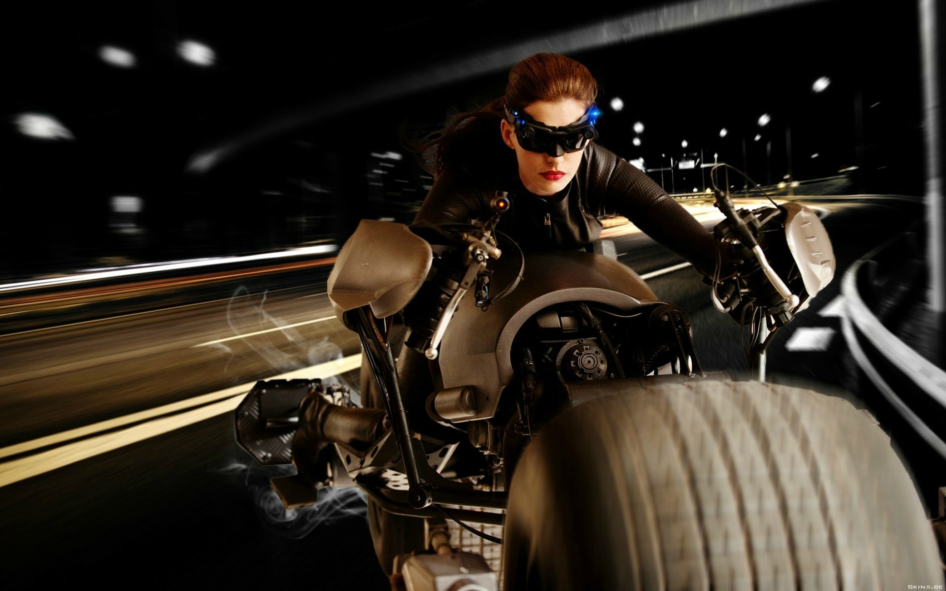 Anne Hathaway Catwoman 1920x1200