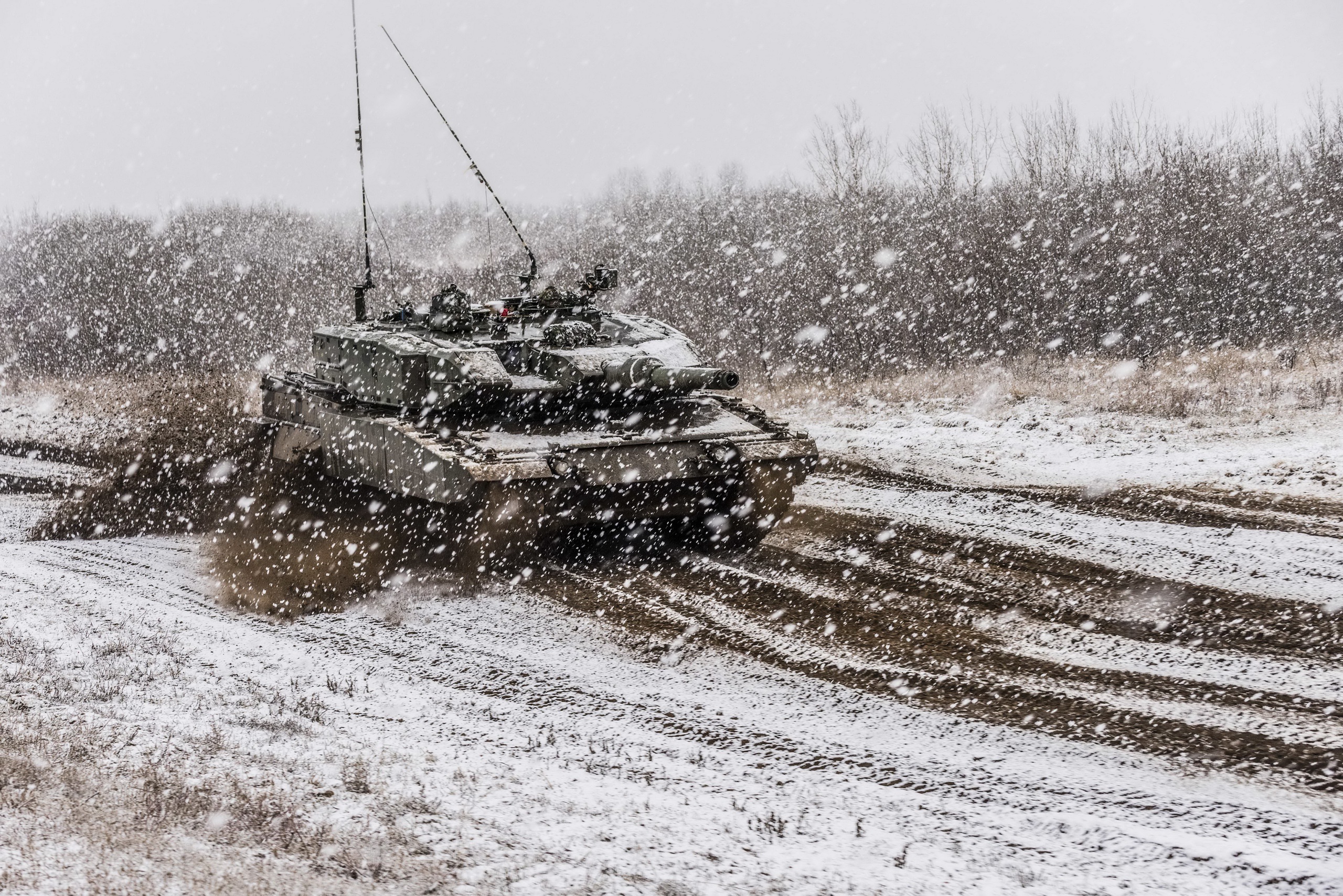 Leopard 2 Snowfall Tank 2560x1709